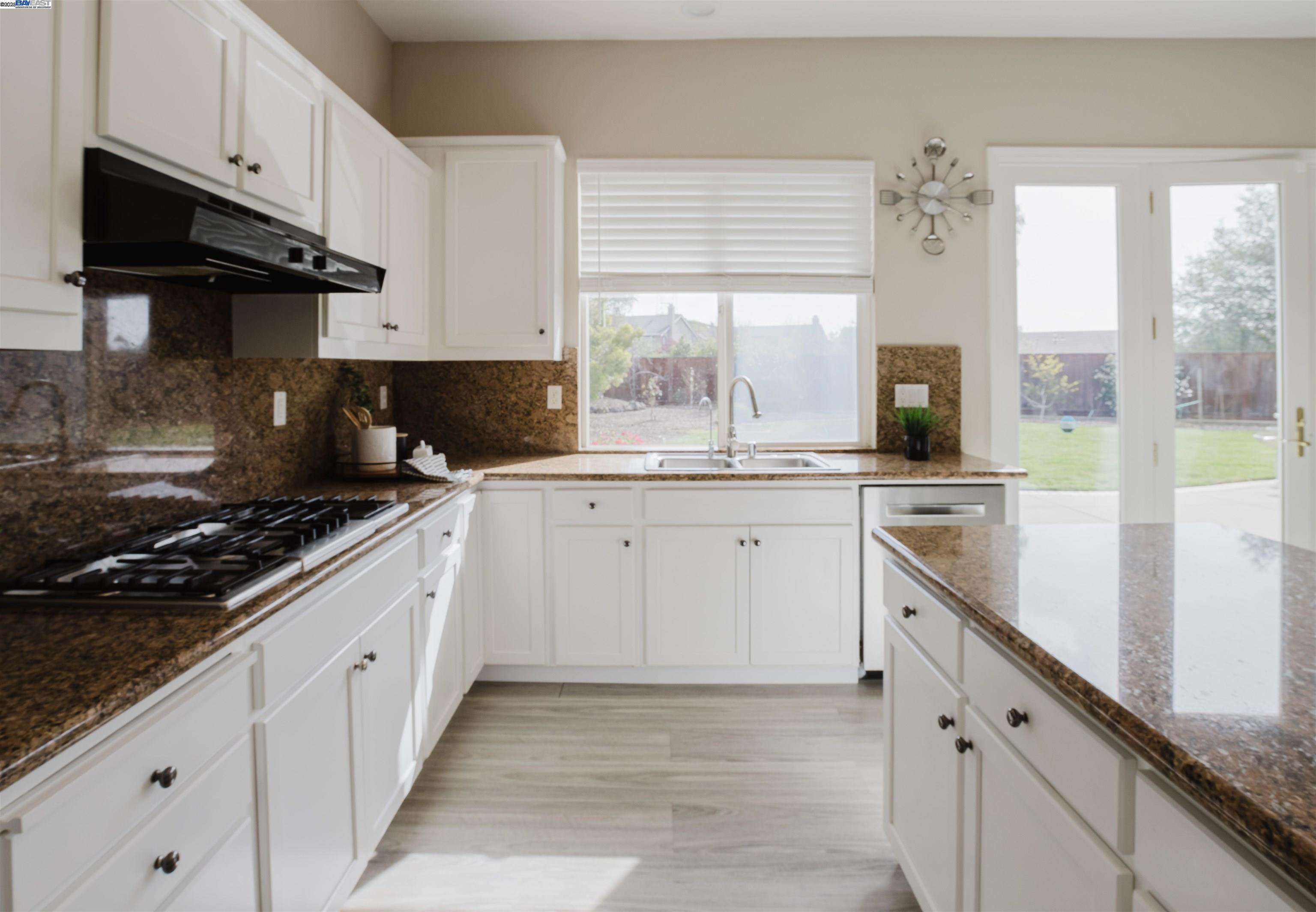 Detail Gallery Image 16 of 38 For 25657 Crestfield Dr, Castro Valley,  CA 94552 - 5 Beds | 3 Baths