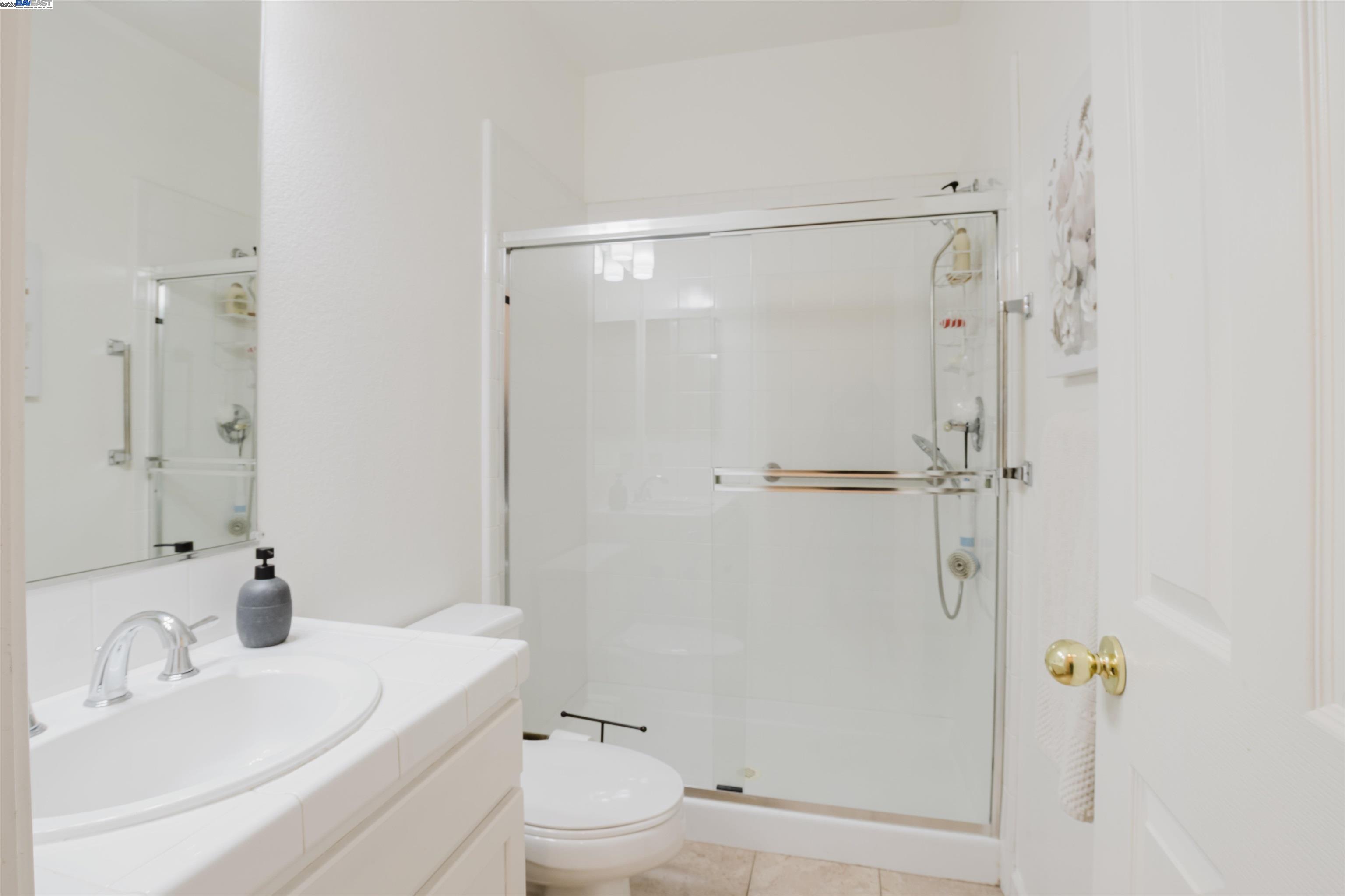 Detail Gallery Image 25 of 38 For 25657 Crestfield Dr, Castro Valley,  CA 94552 - 5 Beds | 3 Baths