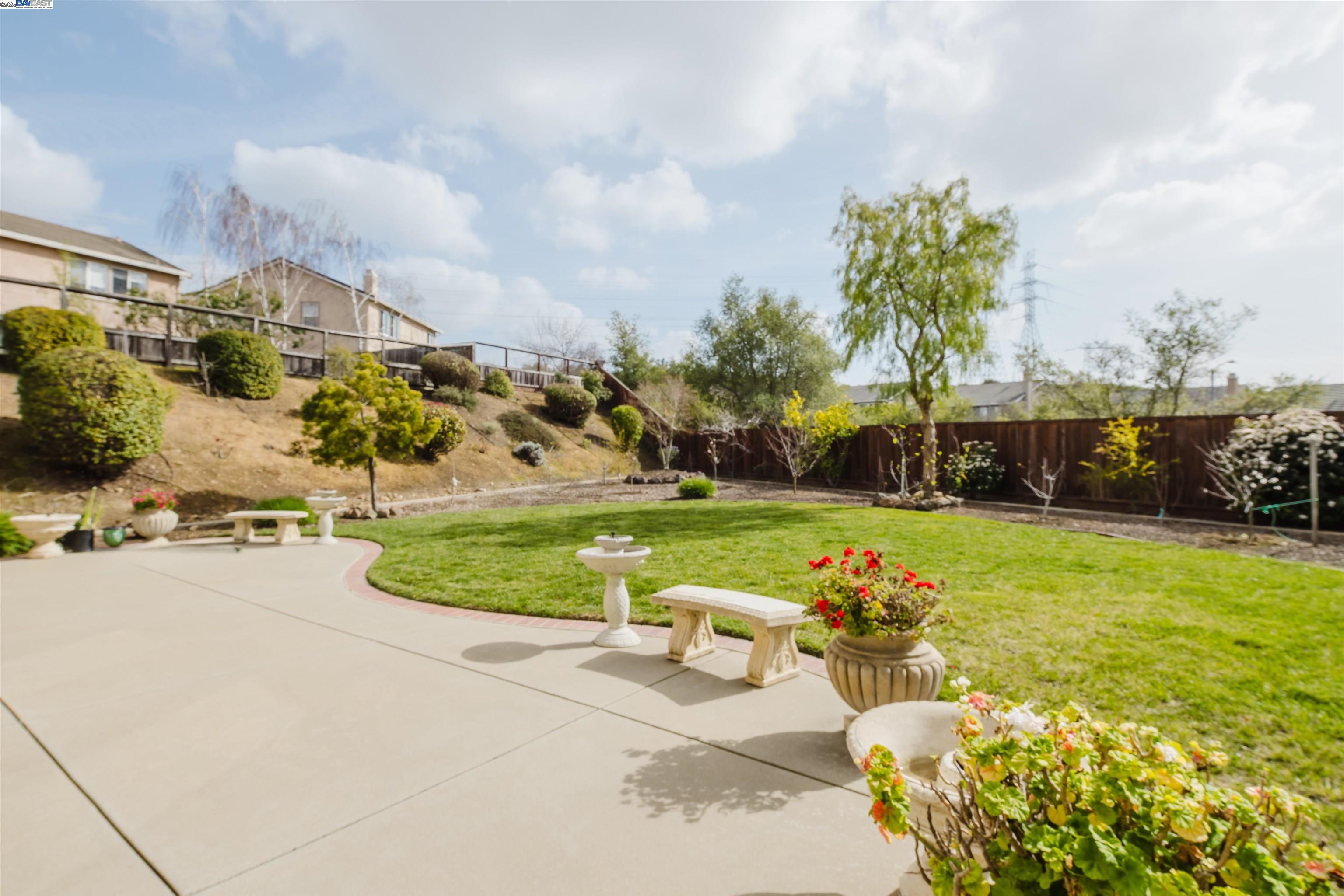 Detail Gallery Image 37 of 38 For 25657 Crestfield Dr, Castro Valley,  CA 94552 - 5 Beds | 3 Baths