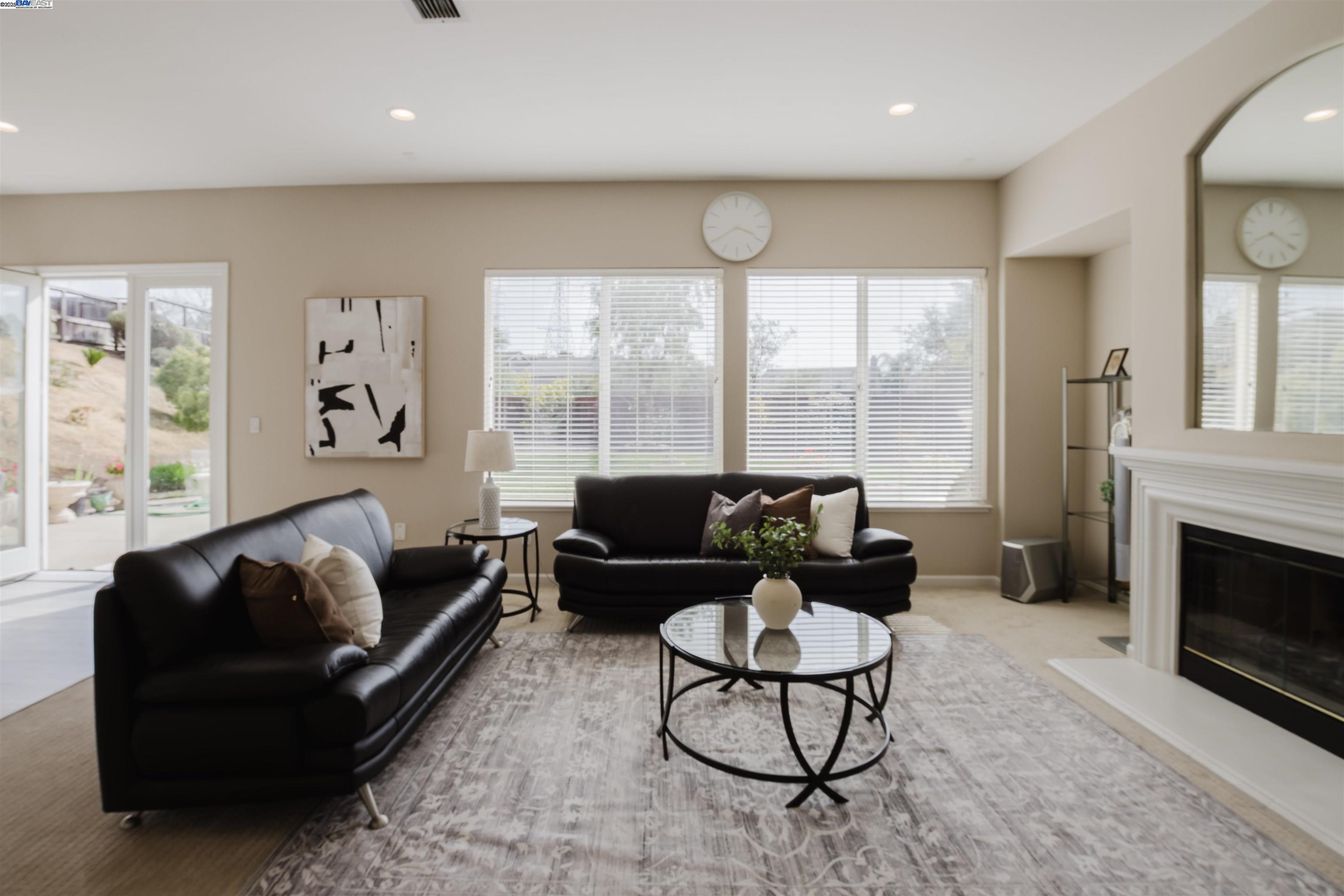 Detail Gallery Image 9 of 38 For 25657 Crestfield Dr, Castro Valley,  CA 94552 - 5 Beds | 3 Baths