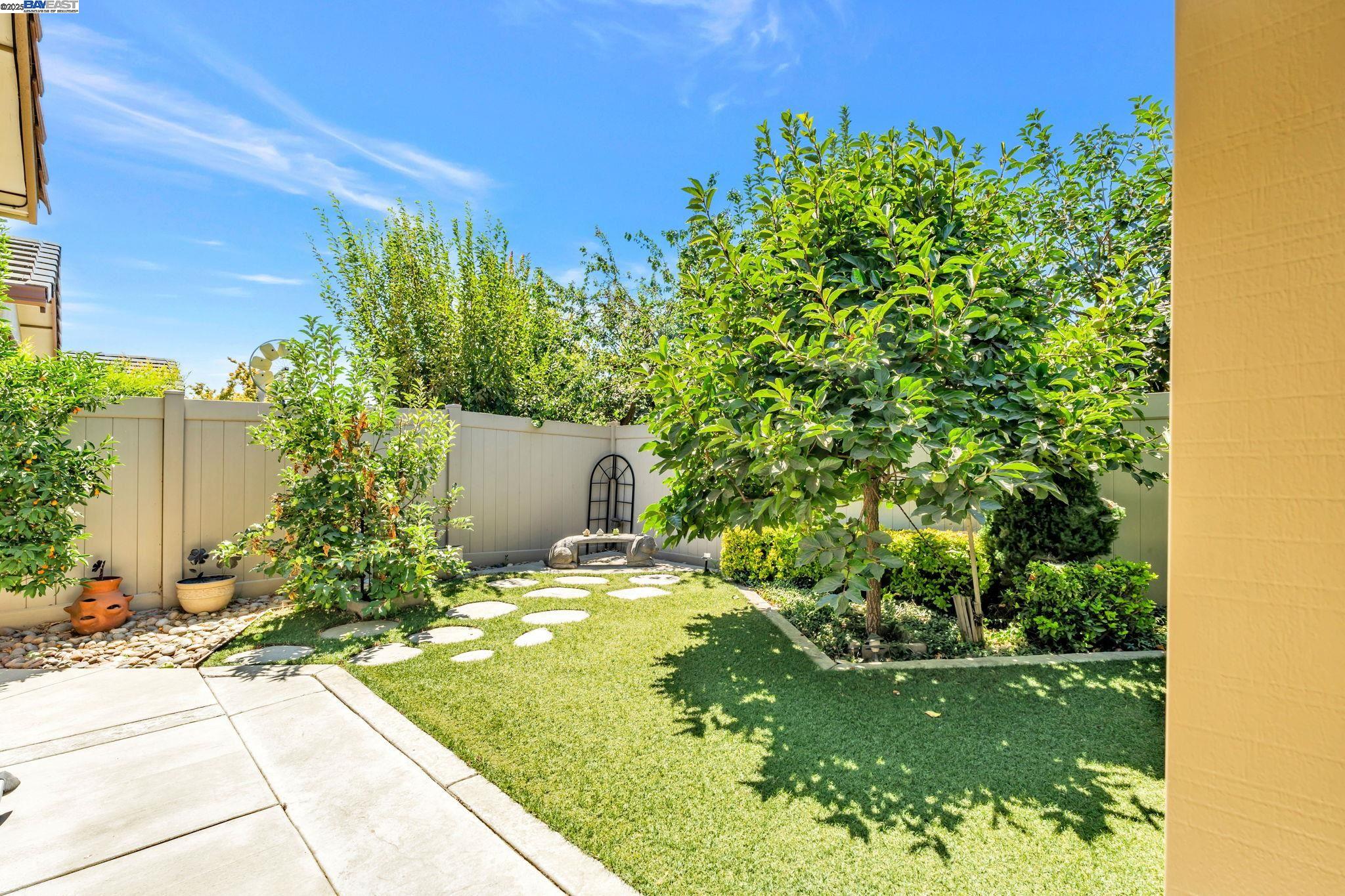 Detail Gallery Image 21 of 27 For 2491 Redbud Way, Manteca,  CA 95336 - 3 Beds | 2 Baths