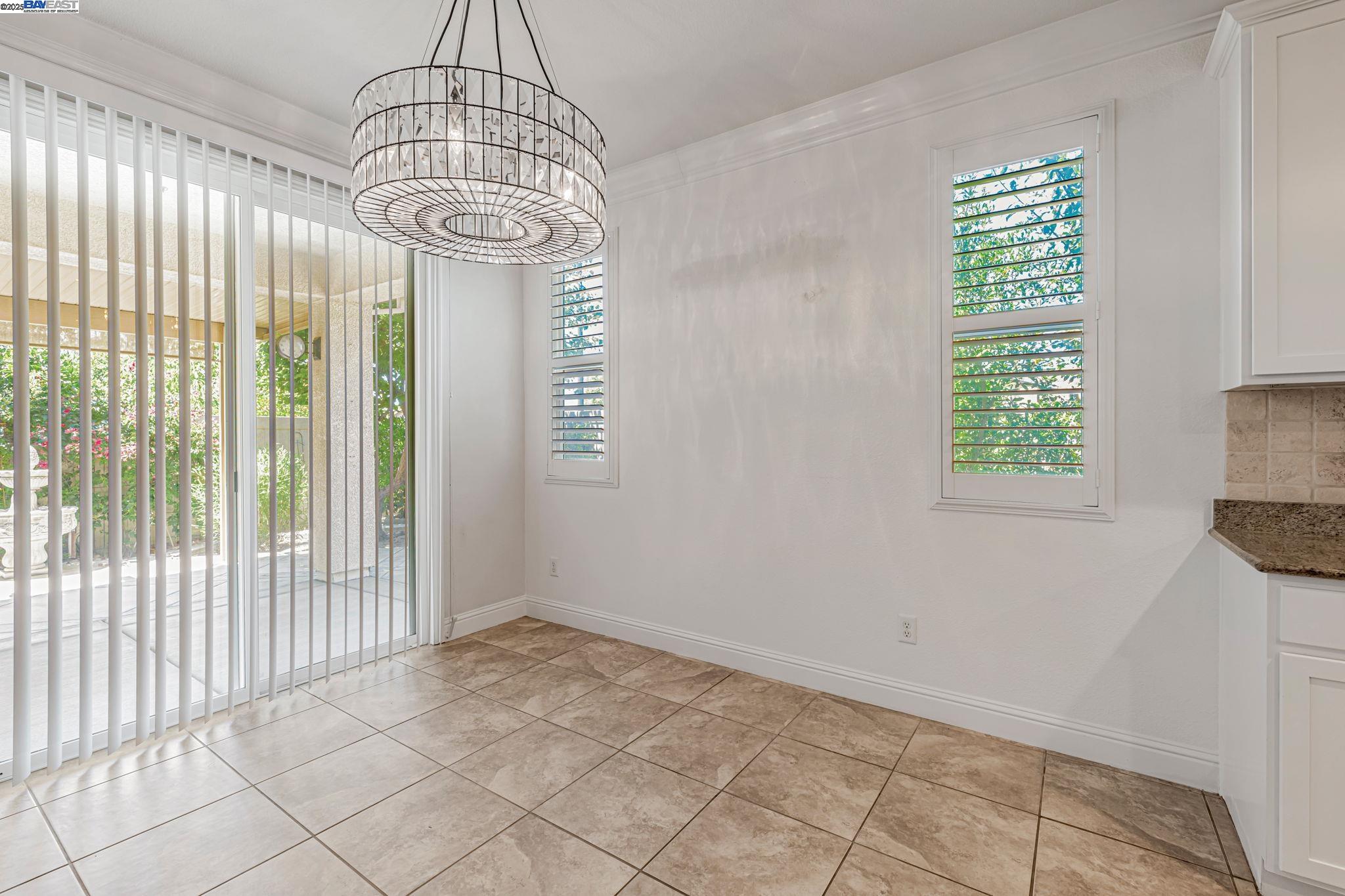 Detail Gallery Image 9 of 27 For 2491 Redbud Way, Manteca,  CA 95336 - 3 Beds | 2 Baths