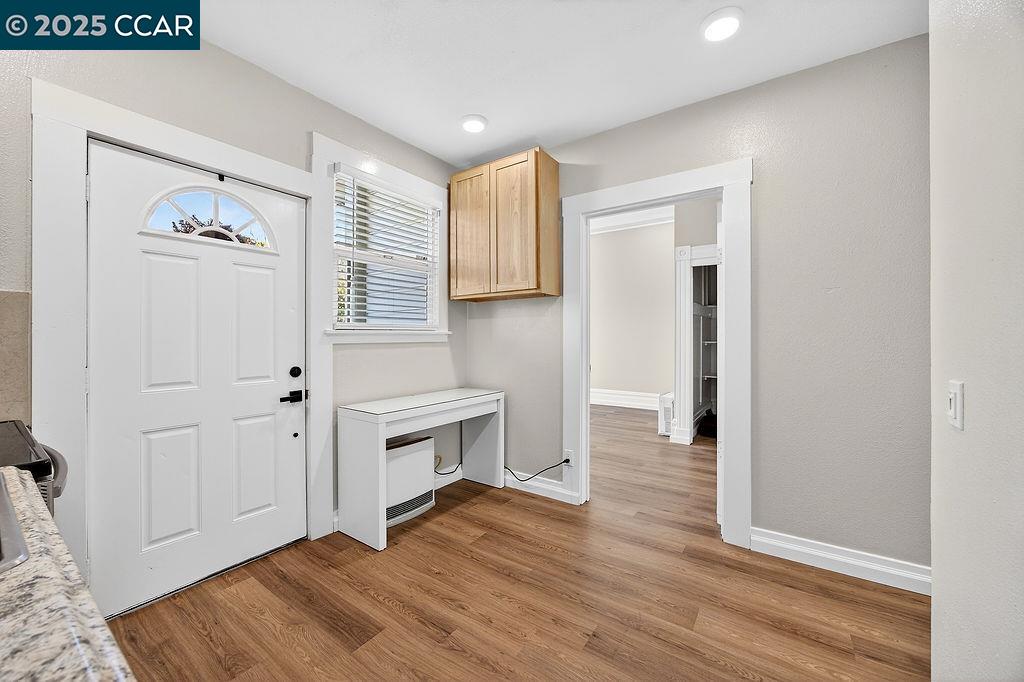 Detail Gallery Image 11 of 18 For 3229 Elm 1a,  Oakland,  CA 94609 - 2 Beds | 1 Baths