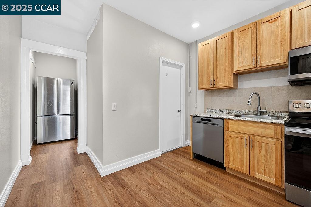 Detail Gallery Image 13 of 18 For 3229 Elm 1a,  Oakland,  CA 94609 - 2 Beds | 1 Baths