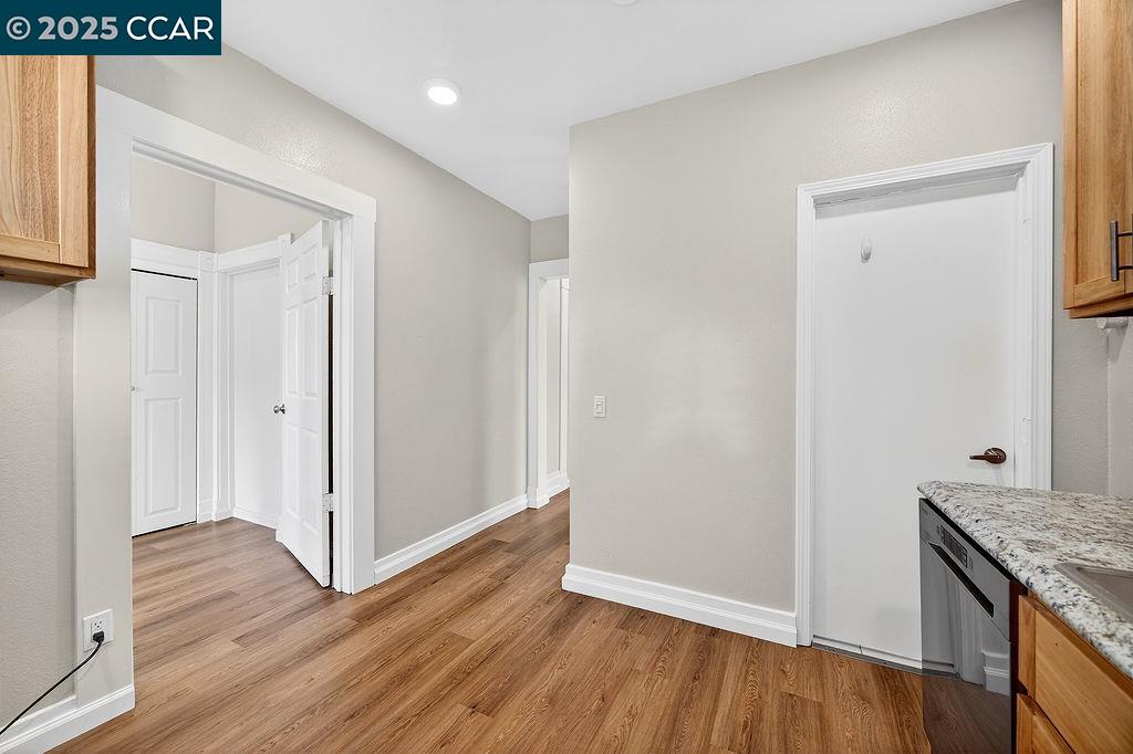 Detail Gallery Image 14 of 18 For 3229 Elm 1a,  Oakland,  CA 94609 - 2 Beds | 1 Baths