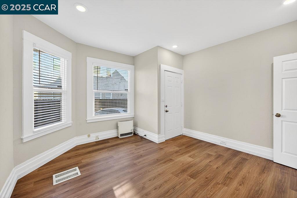 Detail Gallery Image 6 of 18 For 3229 Elm 1a,  Oakland,  CA 94609 - 2 Beds | 1 Baths