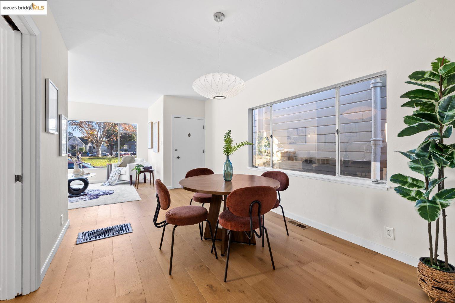 Detail Gallery Image 12 of 41 For 1241 Park Ave, Alameda,  CA 94501 - 2 Beds | 1 Baths