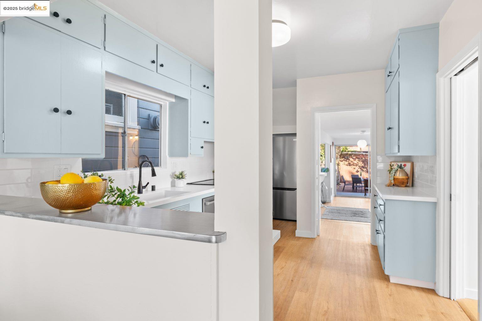 Detail Gallery Image 14 of 41 For 1241 Park Ave, Alameda,  CA 94501 - 2 Beds | 1 Baths