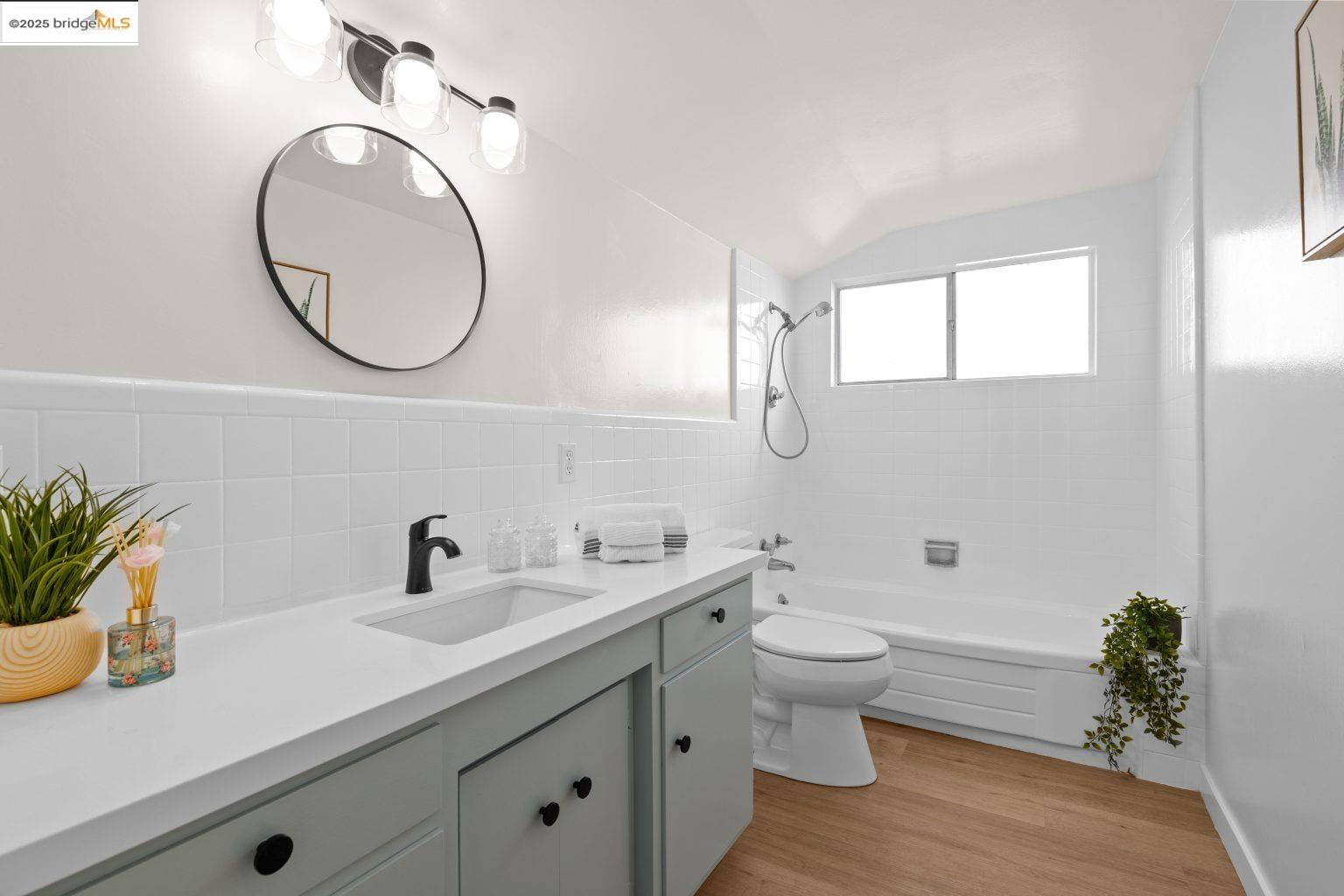 Detail Gallery Image 26 of 41 For 1241 Park Ave, Alameda,  CA 94501 - 2 Beds | 1 Baths