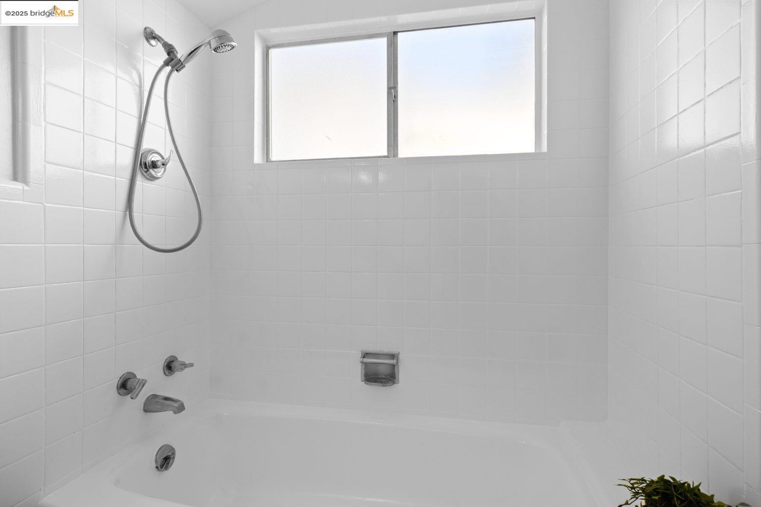 Detail Gallery Image 27 of 41 For 1241 Park Ave, Alameda,  CA 94501 - 2 Beds | 1 Baths