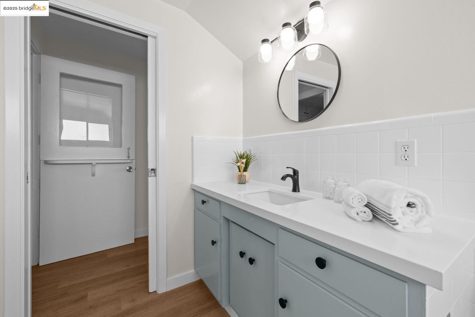 Detail Gallery Image 28 of 41 For 1241 Park Ave, Alameda,  CA 94501 - 2 Beds | 1 Baths