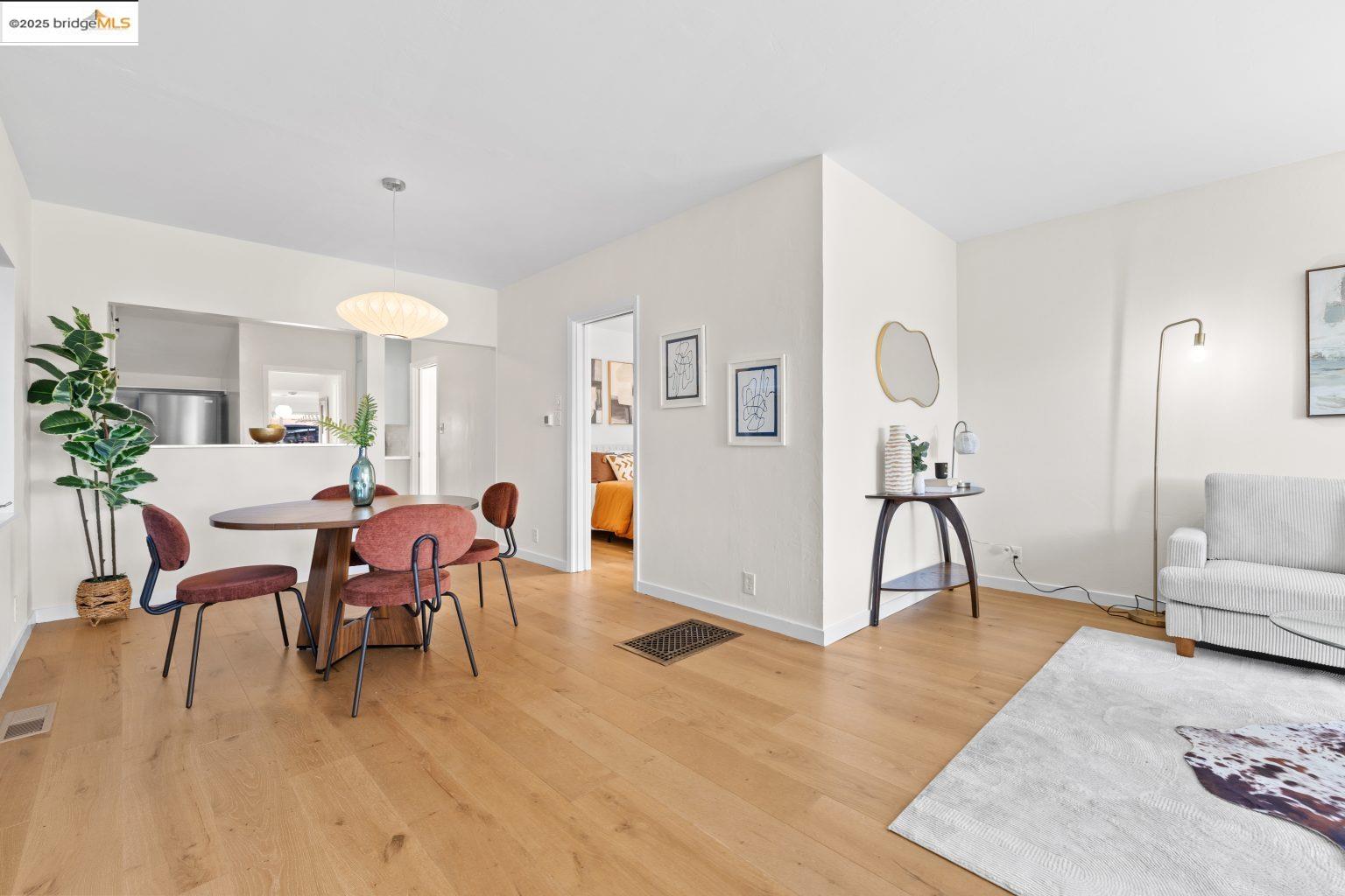 Detail Gallery Image 4 of 41 For 1241 Park Ave, Alameda,  CA 94501 - 2 Beds | 1 Baths