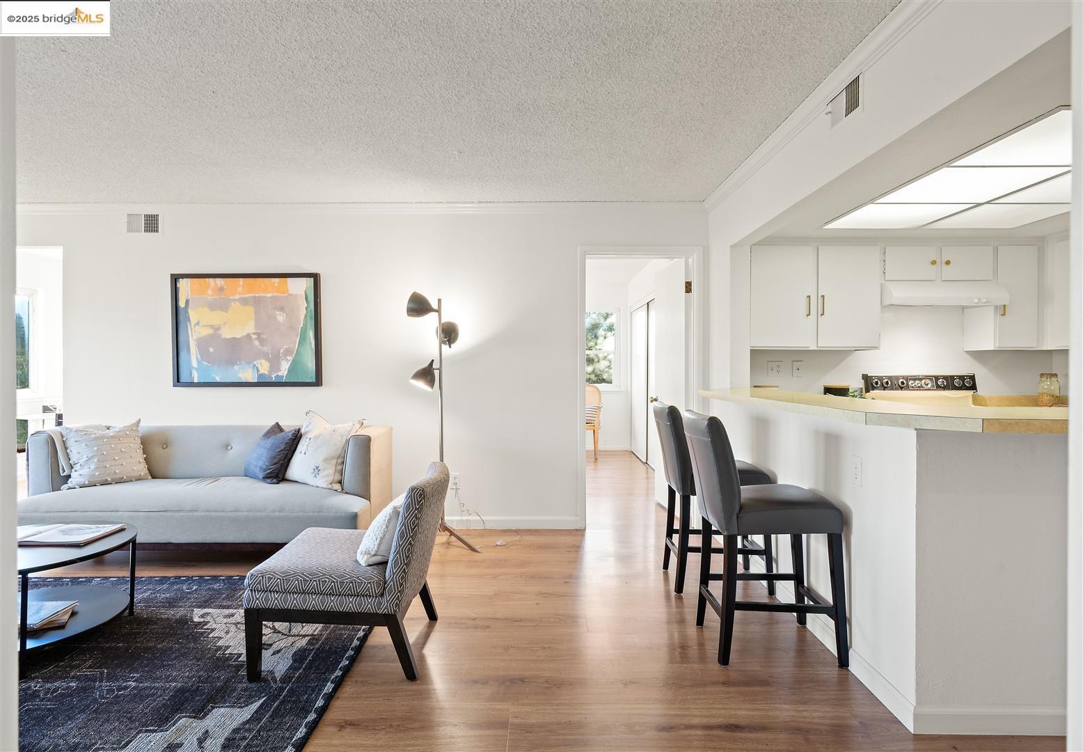 Photo #3: 41119164 Listing: Photo #3