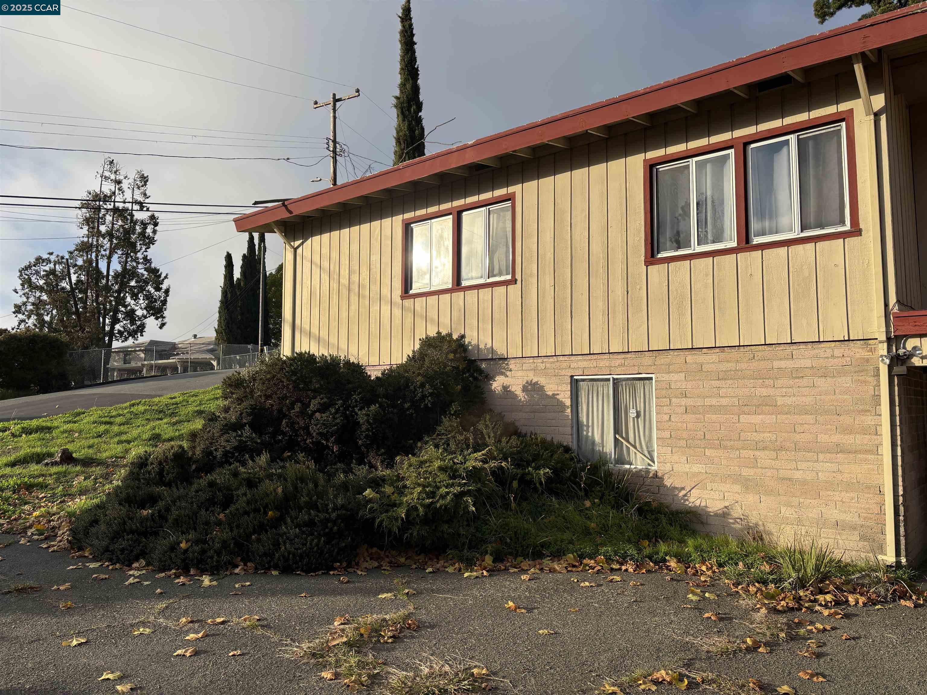 Detail Gallery Image 3 of 6 For 601 Napa Ave, Rodeo,  CA 94572 - 4 Beds | 2/1 Baths