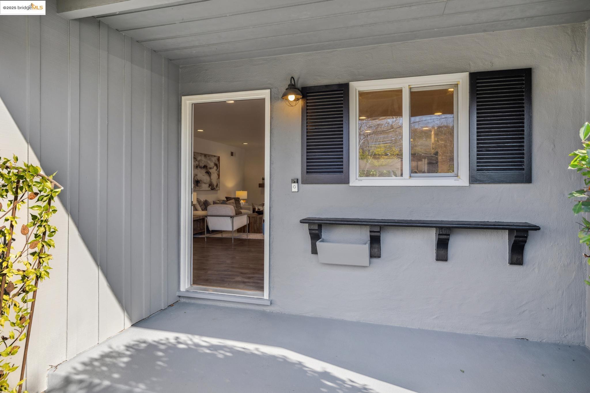 Detail Gallery Image 2 of 43 For 1918 Marguerite Ave, Pleasant Hill,  CA 94523 - 3 Beds | 3 Baths