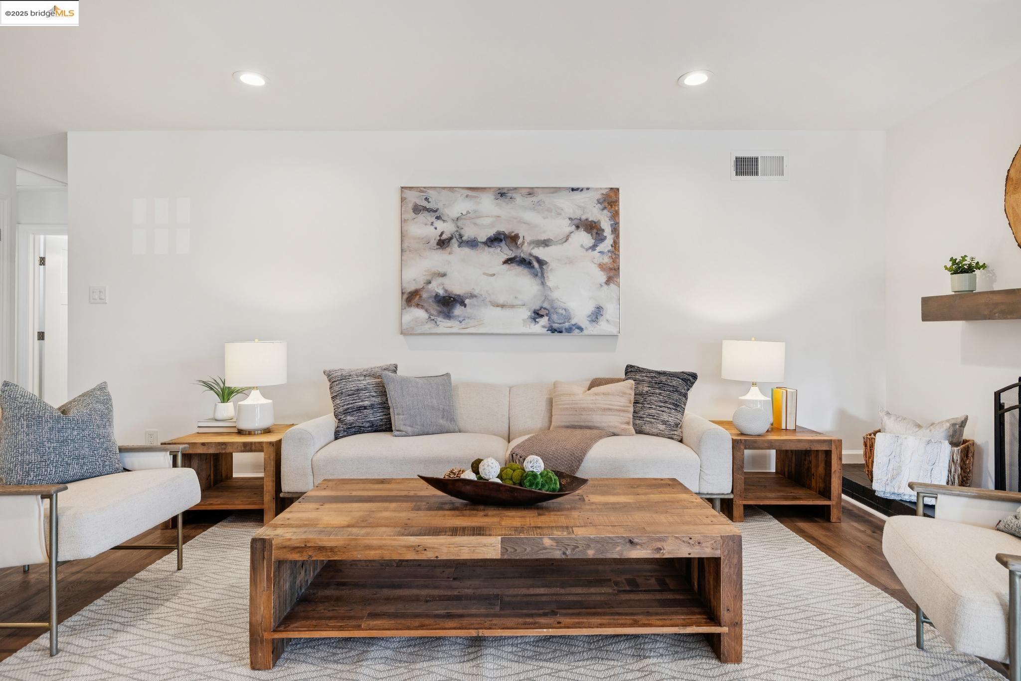 Detail Gallery Image 12 of 43 For 1918 Marguerite Ave, Pleasant Hill,  CA 94523 - 3 Beds | 3 Baths