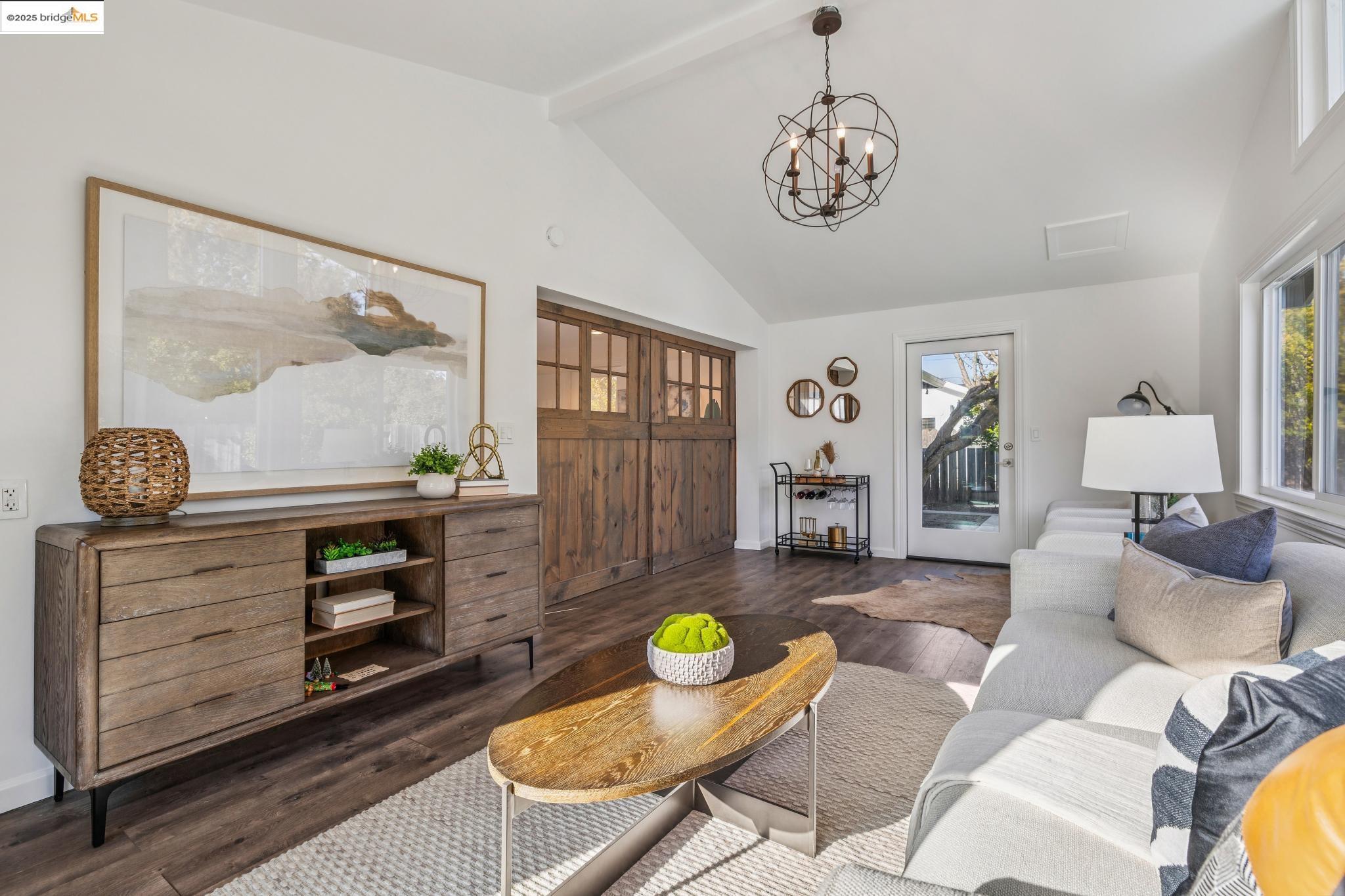 Detail Gallery Image 13 of 43 For 1918 Marguerite Ave, Pleasant Hill,  CA 94523 - 3 Beds | 3 Baths