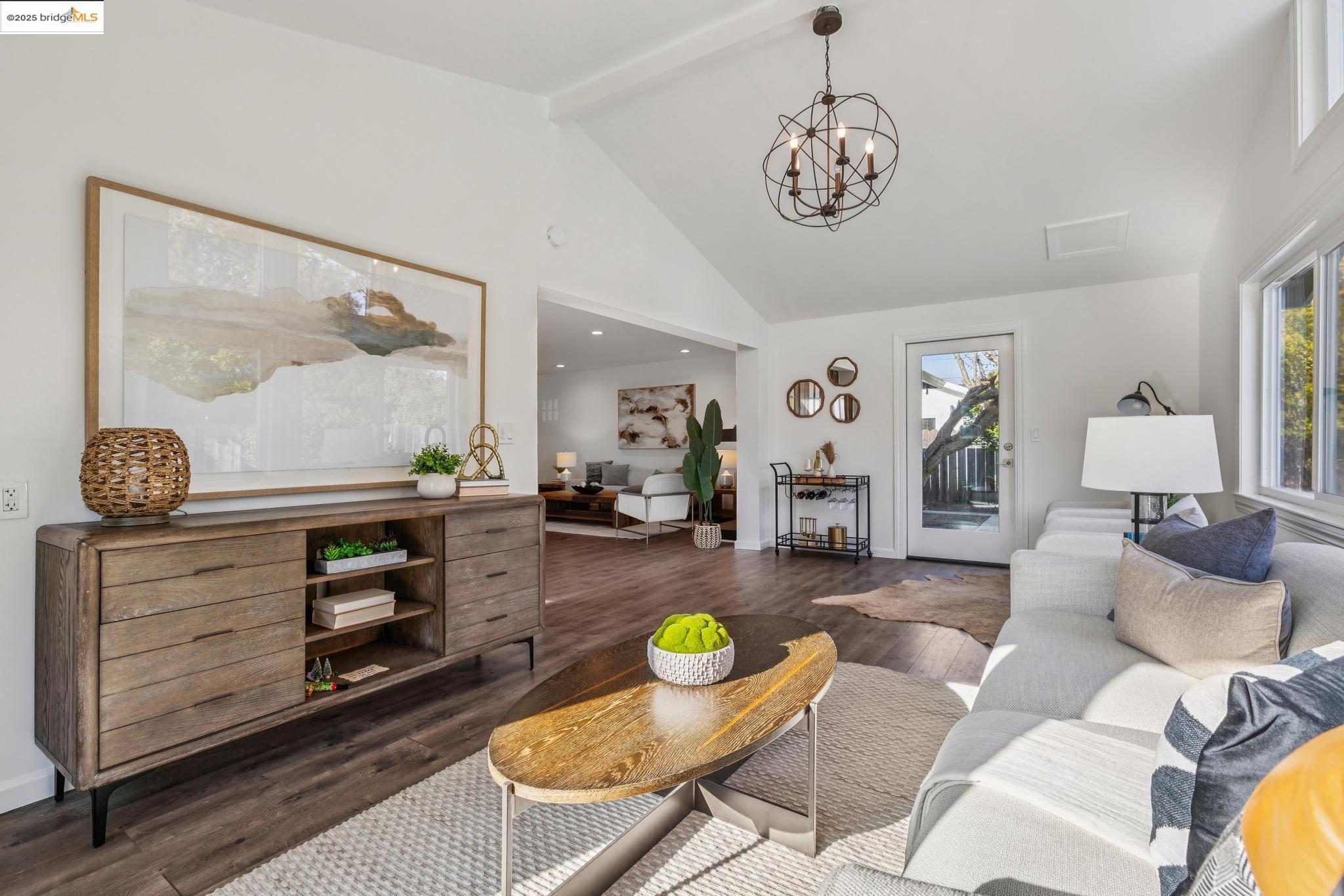 Detail Gallery Image 14 of 43 For 1918 Marguerite Ave, Pleasant Hill,  CA 94523 - 3 Beds | 3 Baths