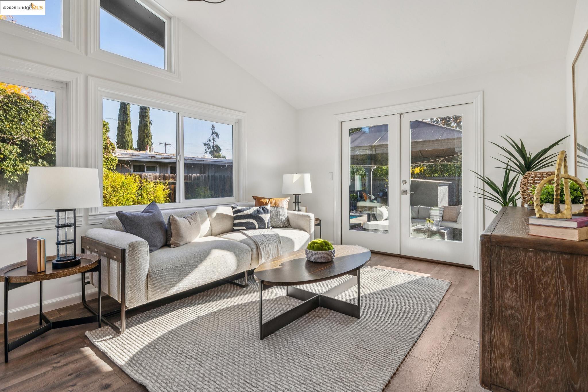 Detail Gallery Image 18 of 43 For 1918 Marguerite Ave, Pleasant Hill,  CA 94523 - 3 Beds | 3 Baths