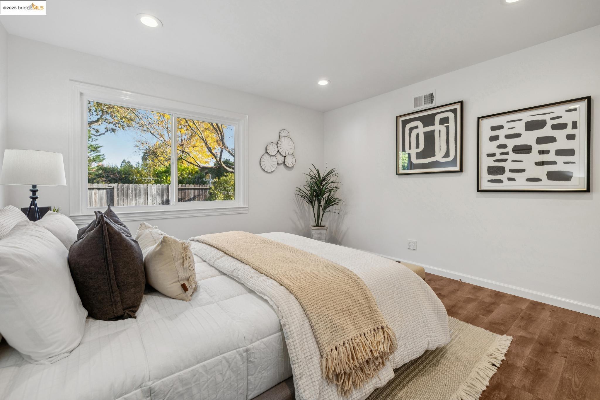 Detail Gallery Image 20 of 43 For 1918 Marguerite Ave, Pleasant Hill,  CA 94523 - 3 Beds | 3 Baths