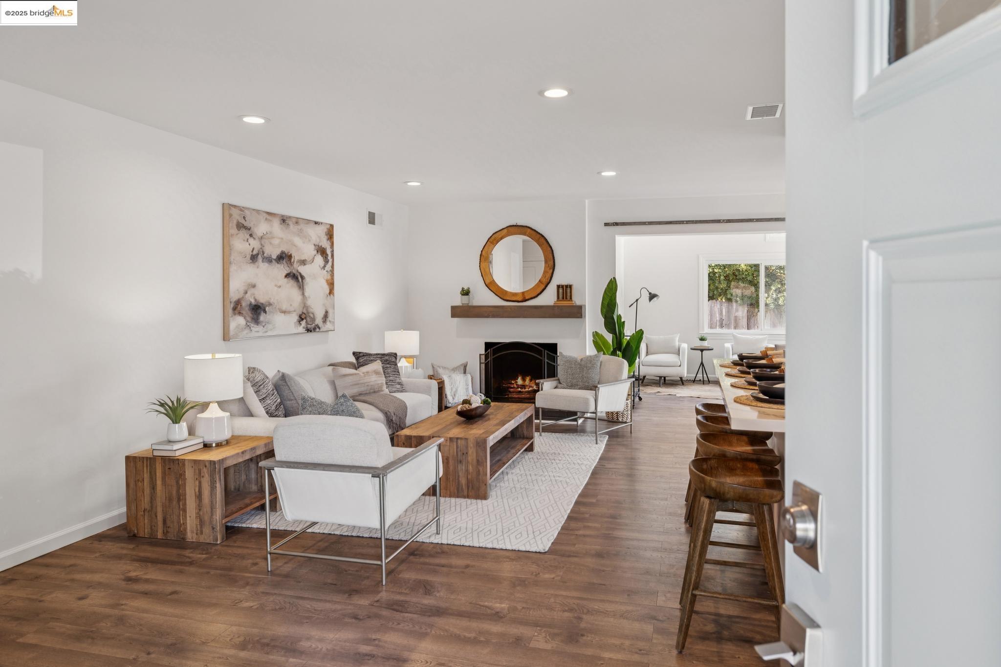 Detail Gallery Image 3 of 43 For 1918 Marguerite Ave, Pleasant Hill,  CA 94523 - 3 Beds | 3 Baths