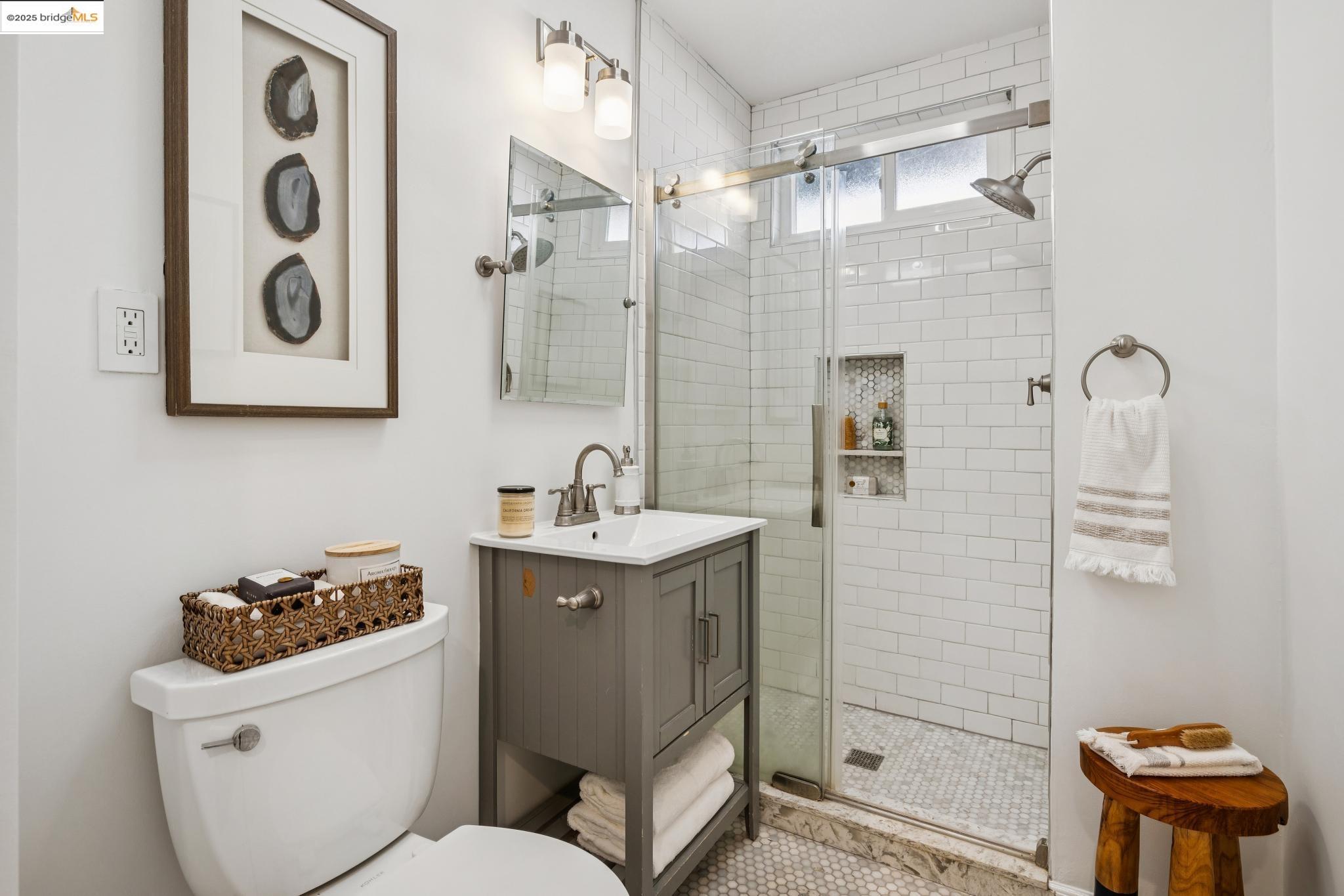 Detail Gallery Image 21 of 43 For 1918 Marguerite Ave, Pleasant Hill,  CA 94523 - 3 Beds | 3 Baths