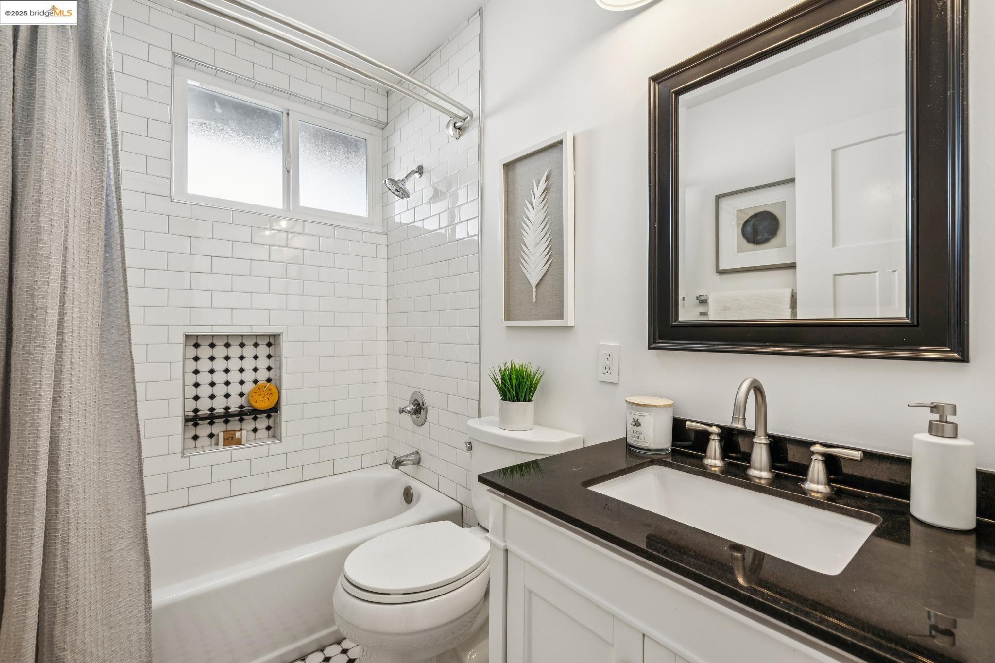 Detail Gallery Image 25 of 43 For 1918 Marguerite Ave, Pleasant Hill,  CA 94523 - 3 Beds | 3 Baths