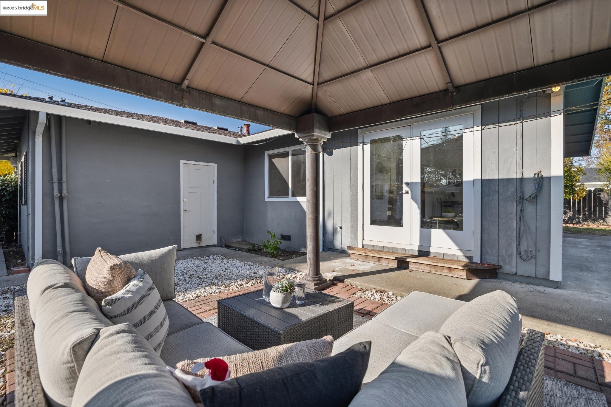 Detail Gallery Image 29 of 43 For 1918 Marguerite Ave, Pleasant Hill,  CA 94523 - 3 Beds | 3 Baths