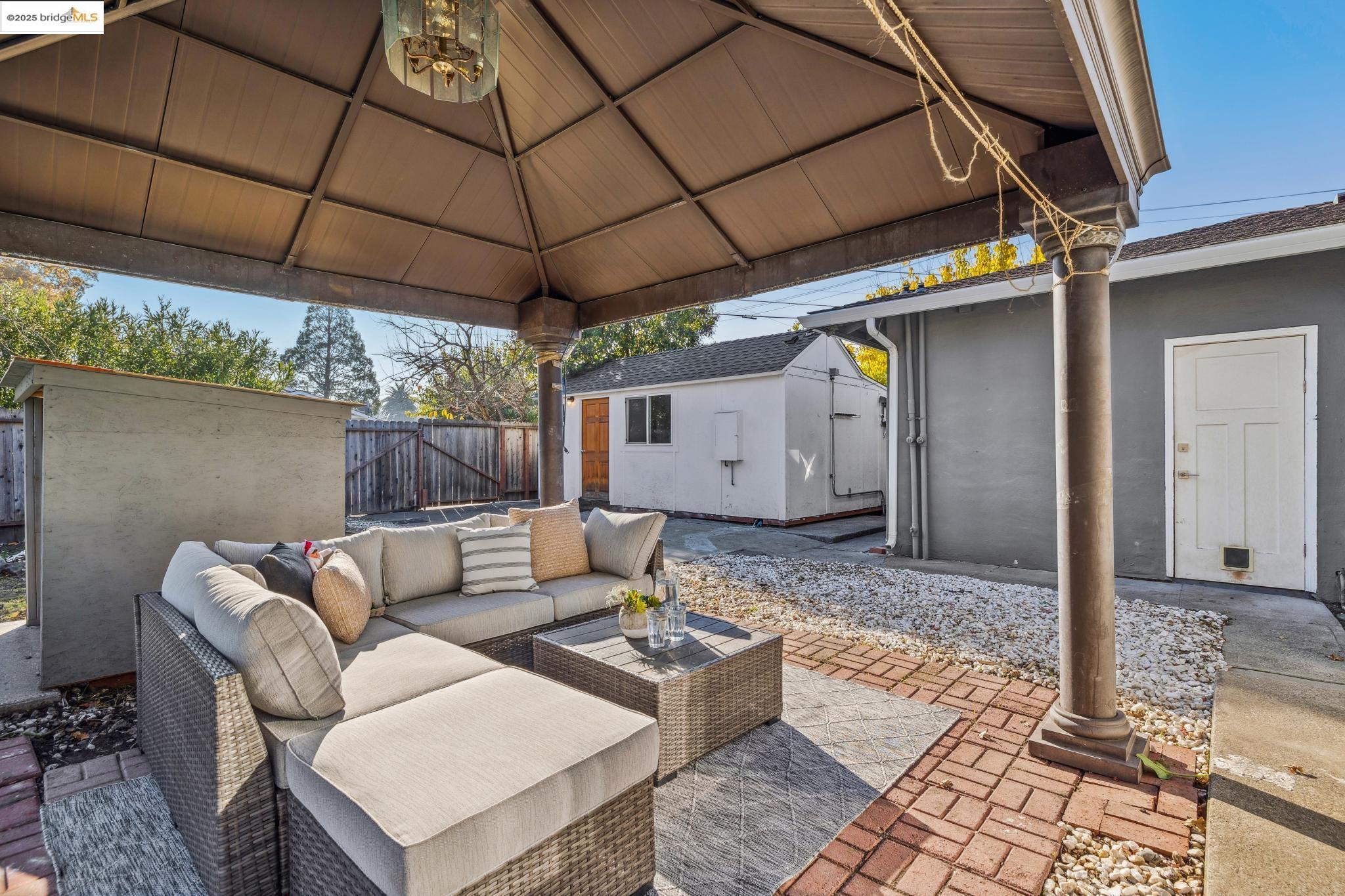 Detail Gallery Image 30 of 43 For 1918 Marguerite Ave, Pleasant Hill,  CA 94523 - 3 Beds | 3 Baths