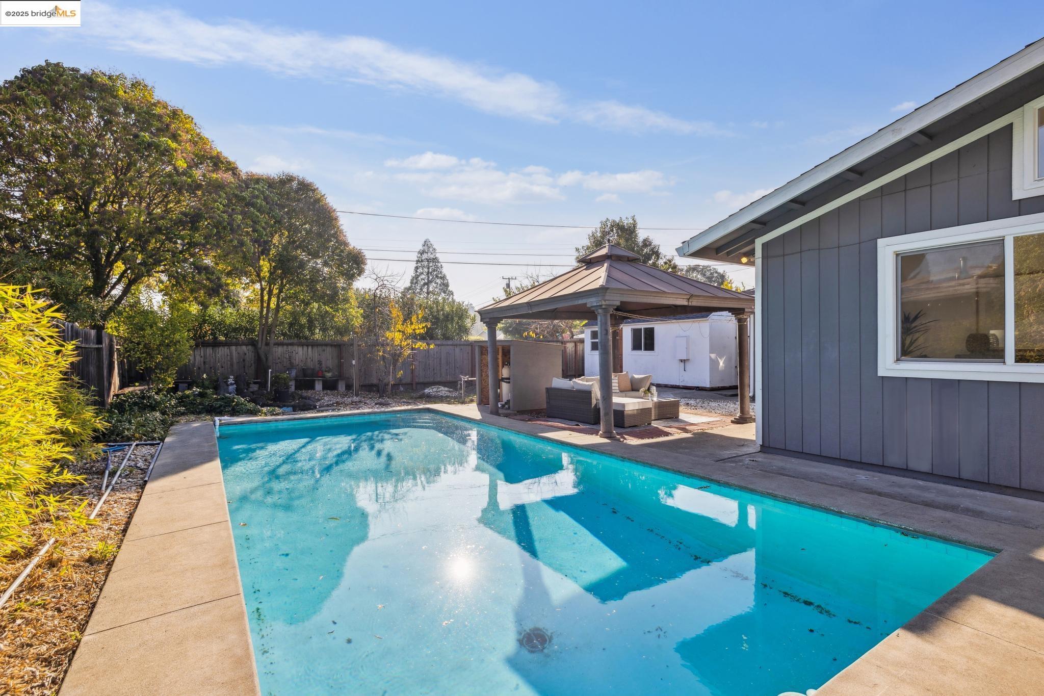 Detail Gallery Image 33 of 43 For 1918 Marguerite Ave, Pleasant Hill,  CA 94523 - 3 Beds | 3 Baths