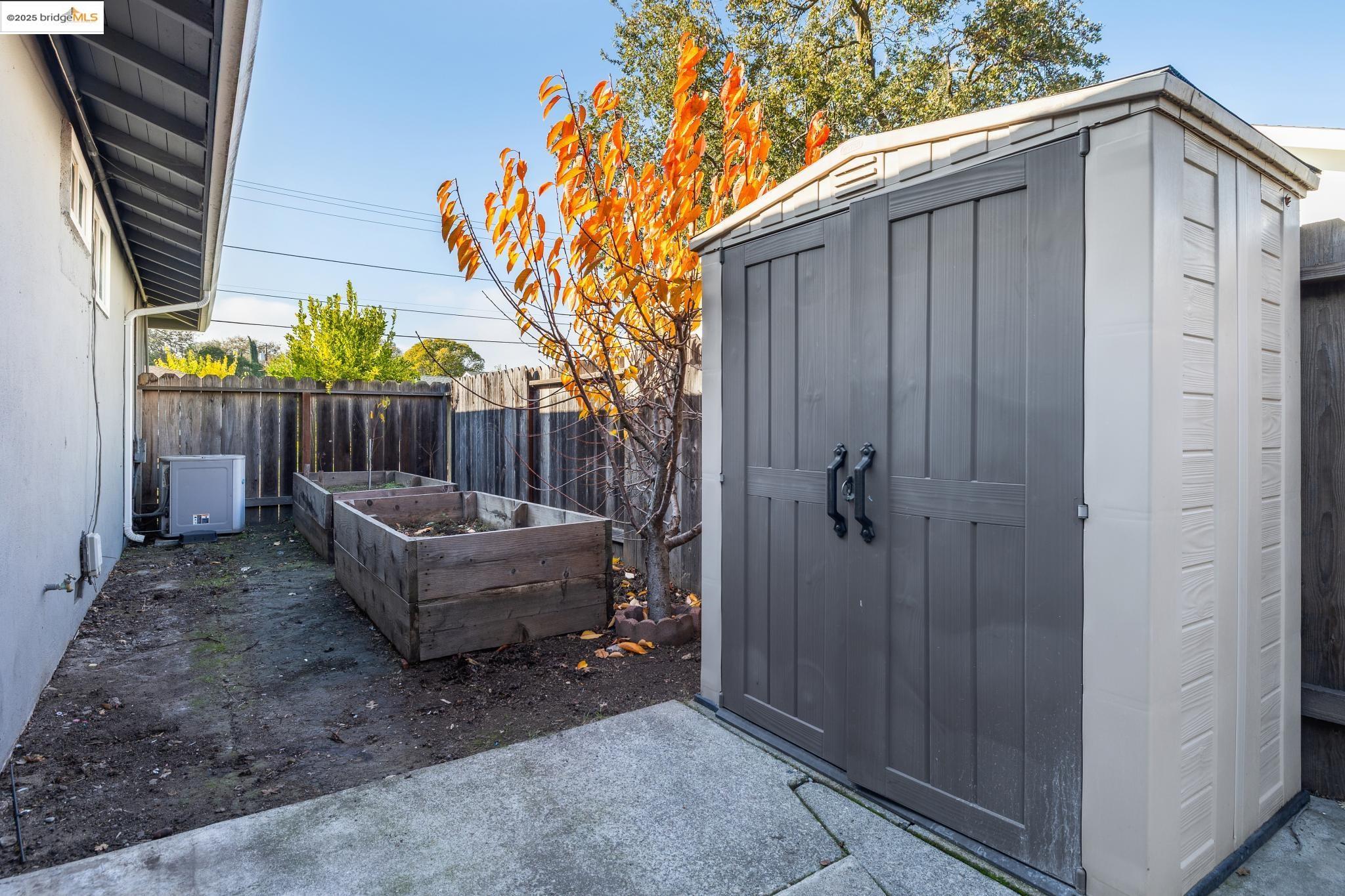 Detail Gallery Image 40 of 43 For 1918 Marguerite Ave, Pleasant Hill,  CA 94523 - 3 Beds | 3 Baths