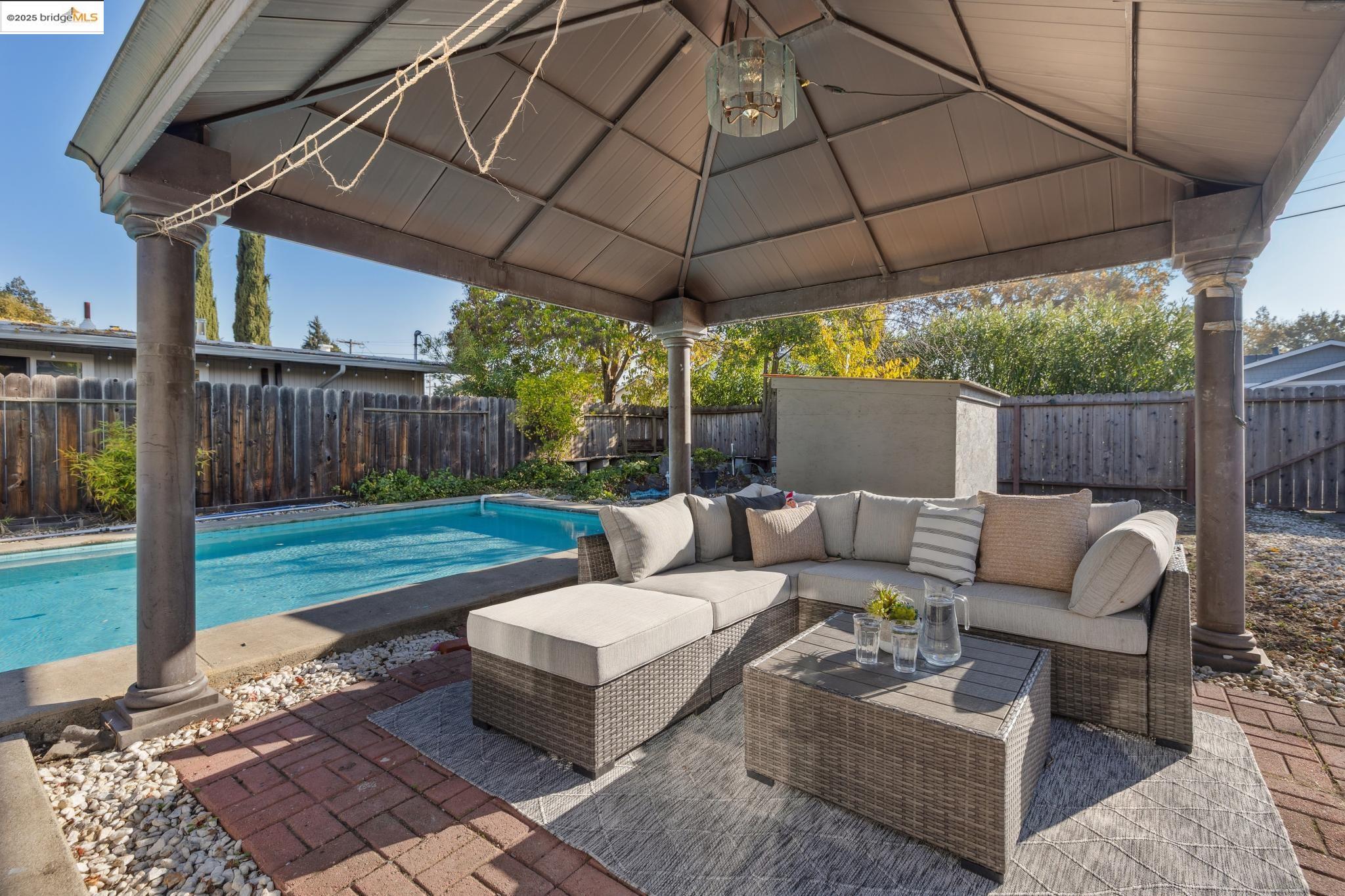 Detail Gallery Image 42 of 43 For 1918 Marguerite Ave, Pleasant Hill,  CA 94523 - 3 Beds | 3 Baths