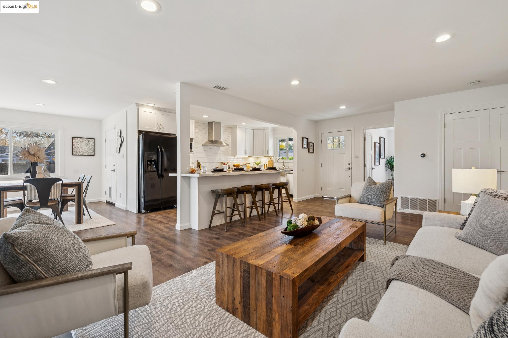 Detail Gallery Image 9 of 43 For 1918 Marguerite Ave, Pleasant Hill,  CA 94523 - 3 Beds | 3 Baths