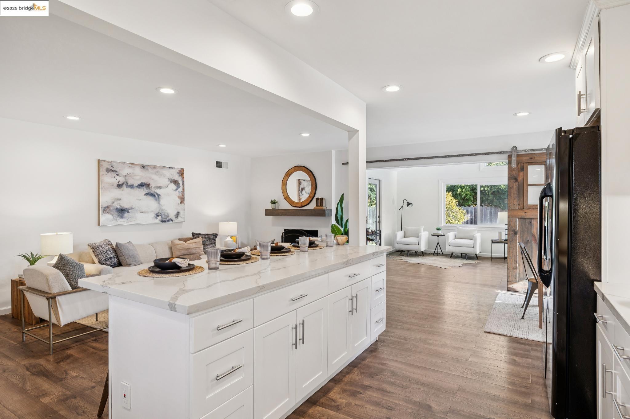 Detail Gallery Image 10 of 43 For 1918 Marguerite Ave, Pleasant Hill,  CA 94523 - 3 Beds | 3 Baths