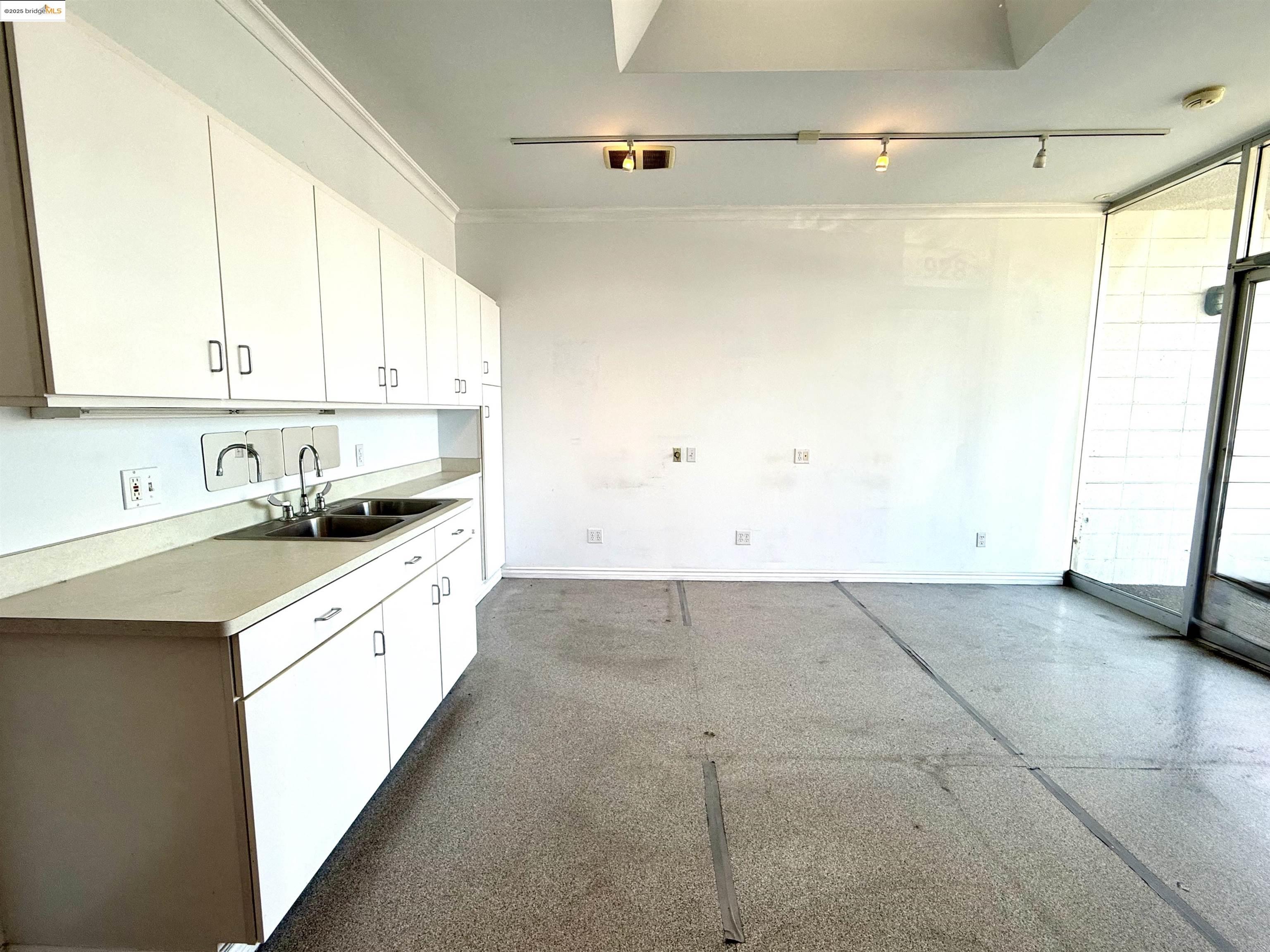 Detail Gallery Image 7 of 21 For 928 San Pablo Ave, Albany,  CA 94706 - – Beds | – Baths