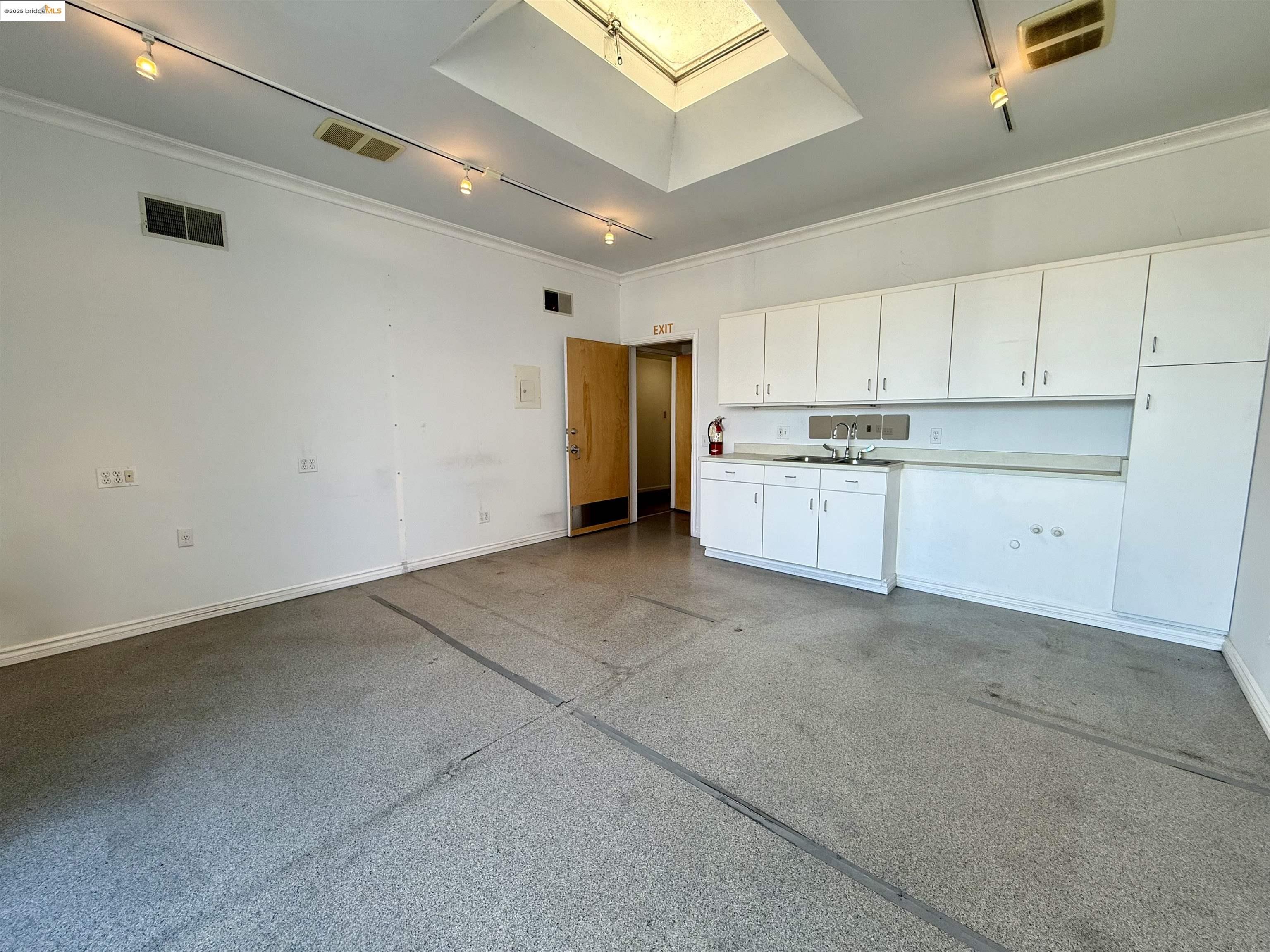 Detail Gallery Image 8 of 21 For 928 San Pablo Ave, Albany,  CA 94706 - – Beds | – Baths