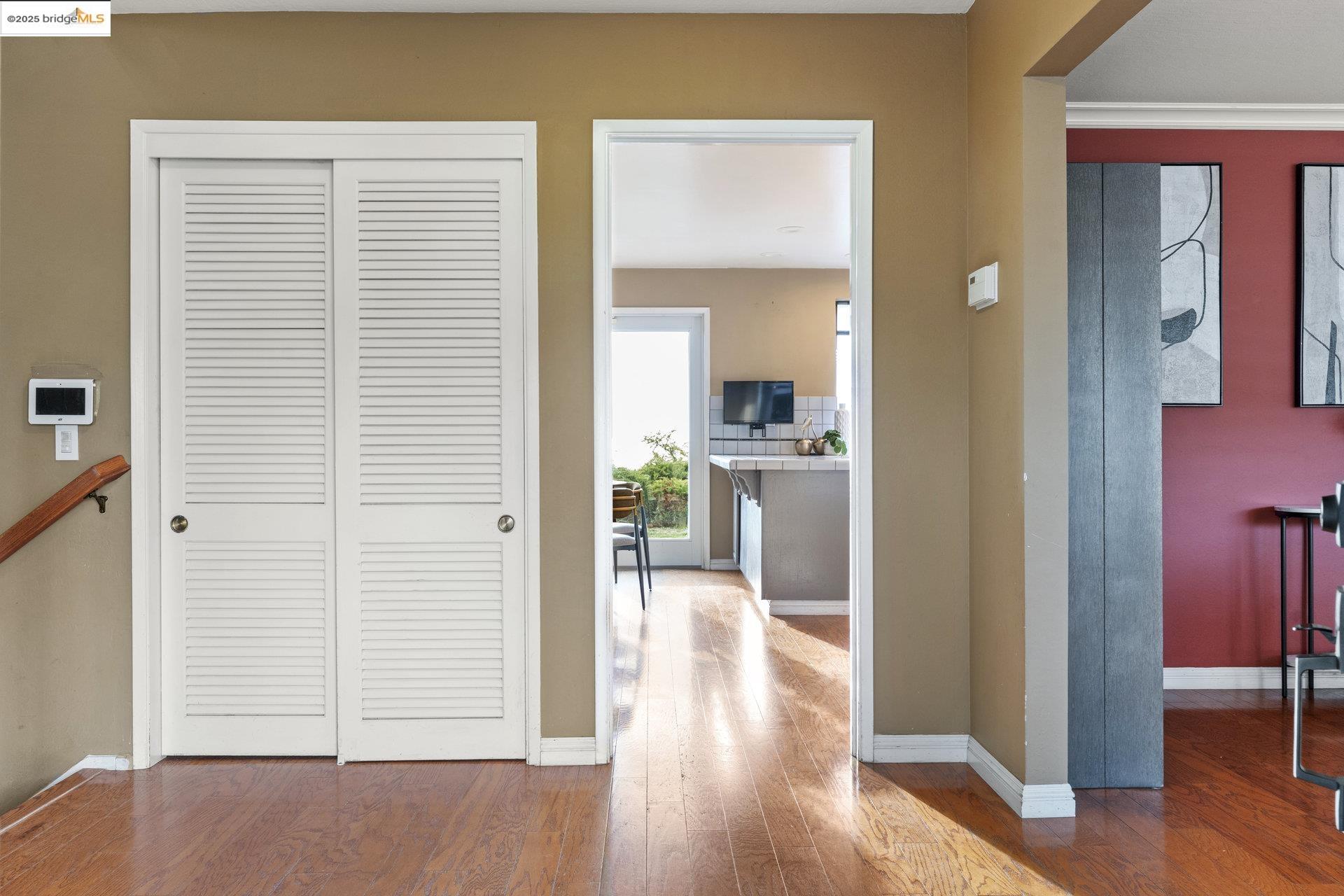 Detail Gallery Image 2 of 33 For 8071 Phaeton, Oakland,  CA 94605 - 3 Beds | 3 Baths