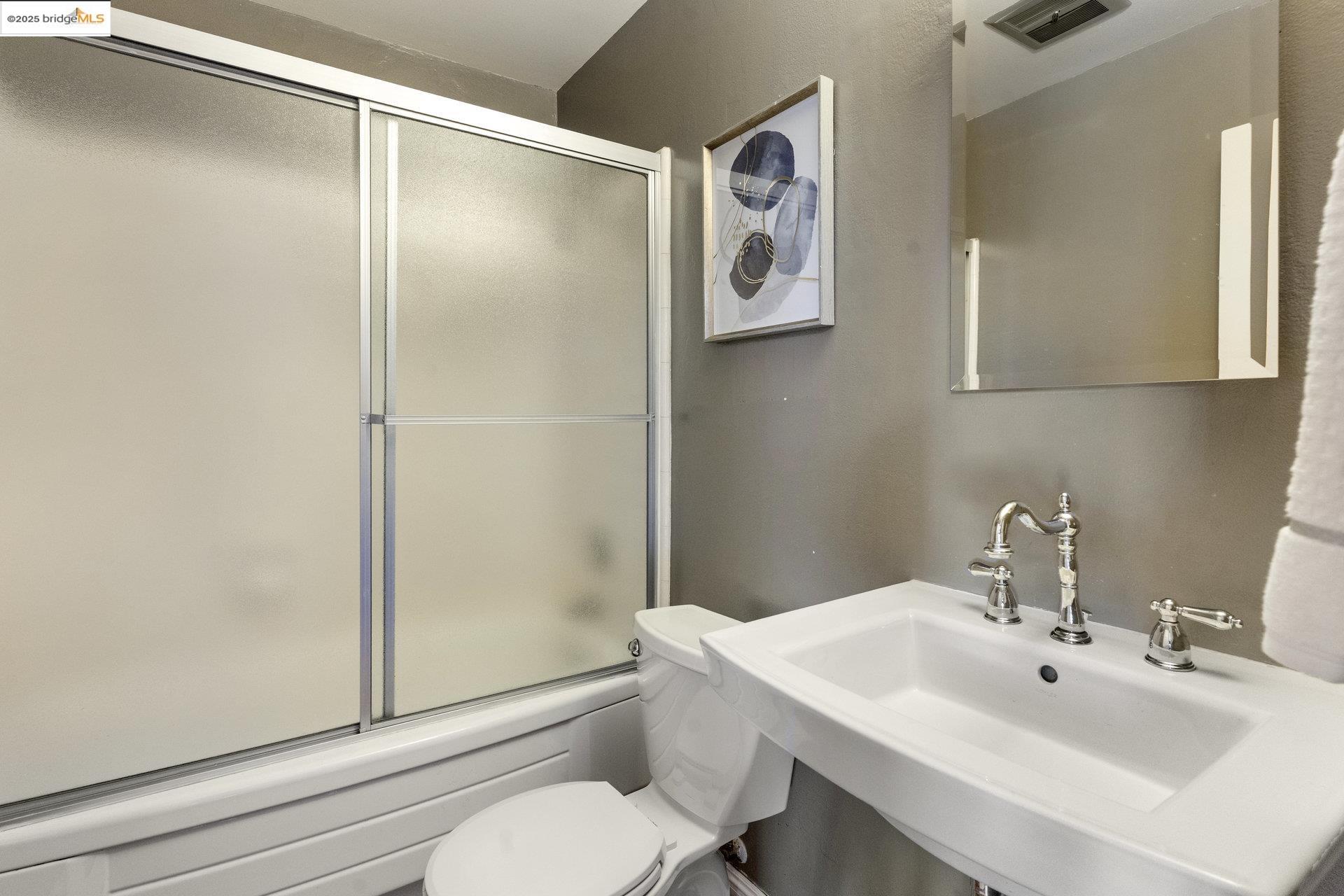 Detail Gallery Image 18 of 33 For 8071 Phaeton, Oakland,  CA 94605 - 3 Beds | 3 Baths