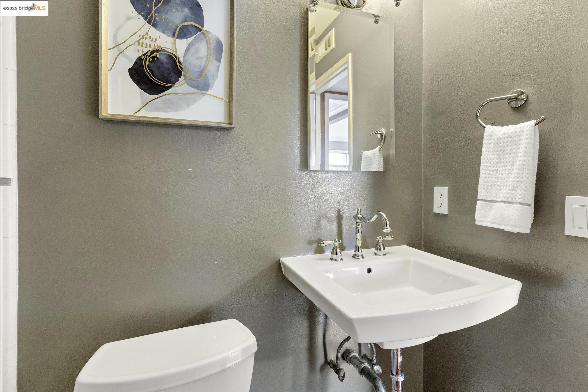 Detail Gallery Image 19 of 33 For 8071 Phaeton, Oakland,  CA 94605 - 3 Beds | 3 Baths