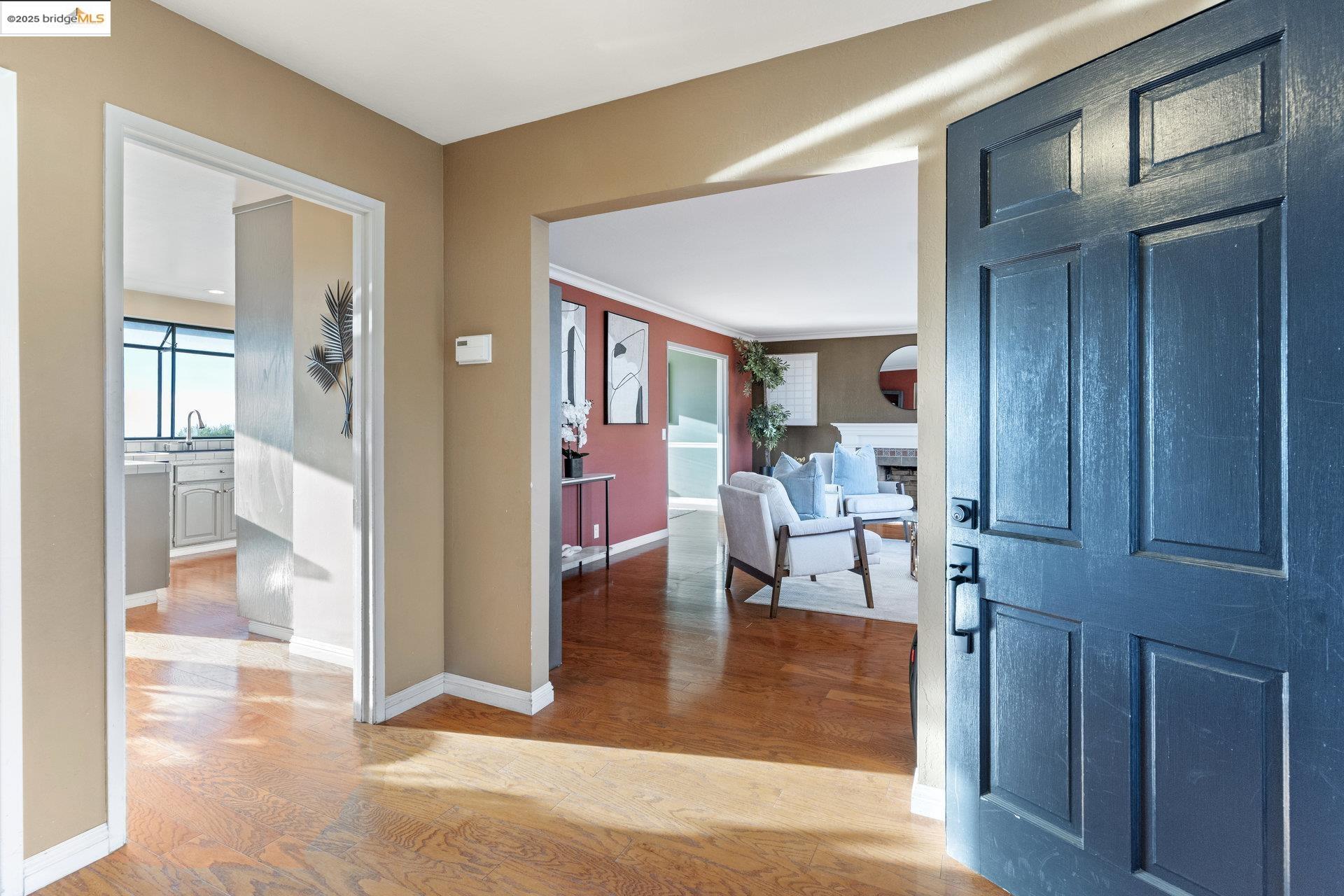 Detail Gallery Image 3 of 33 For 8071 Phaeton, Oakland,  CA 94605 - 3 Beds | 3 Baths