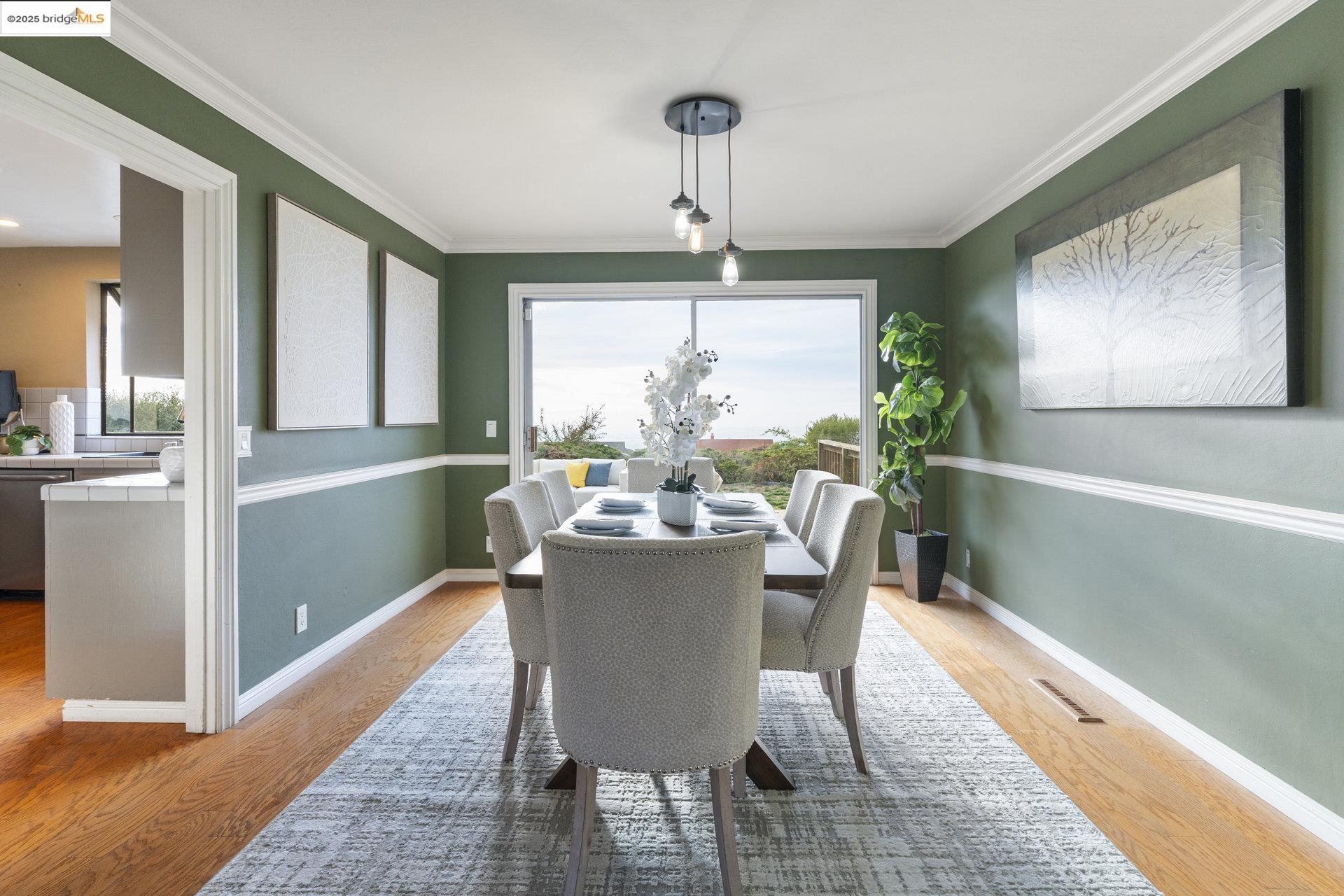 Detail Gallery Image 7 of 33 For 8071 Phaeton, Oakland,  CA 94605 - 3 Beds | 3 Baths