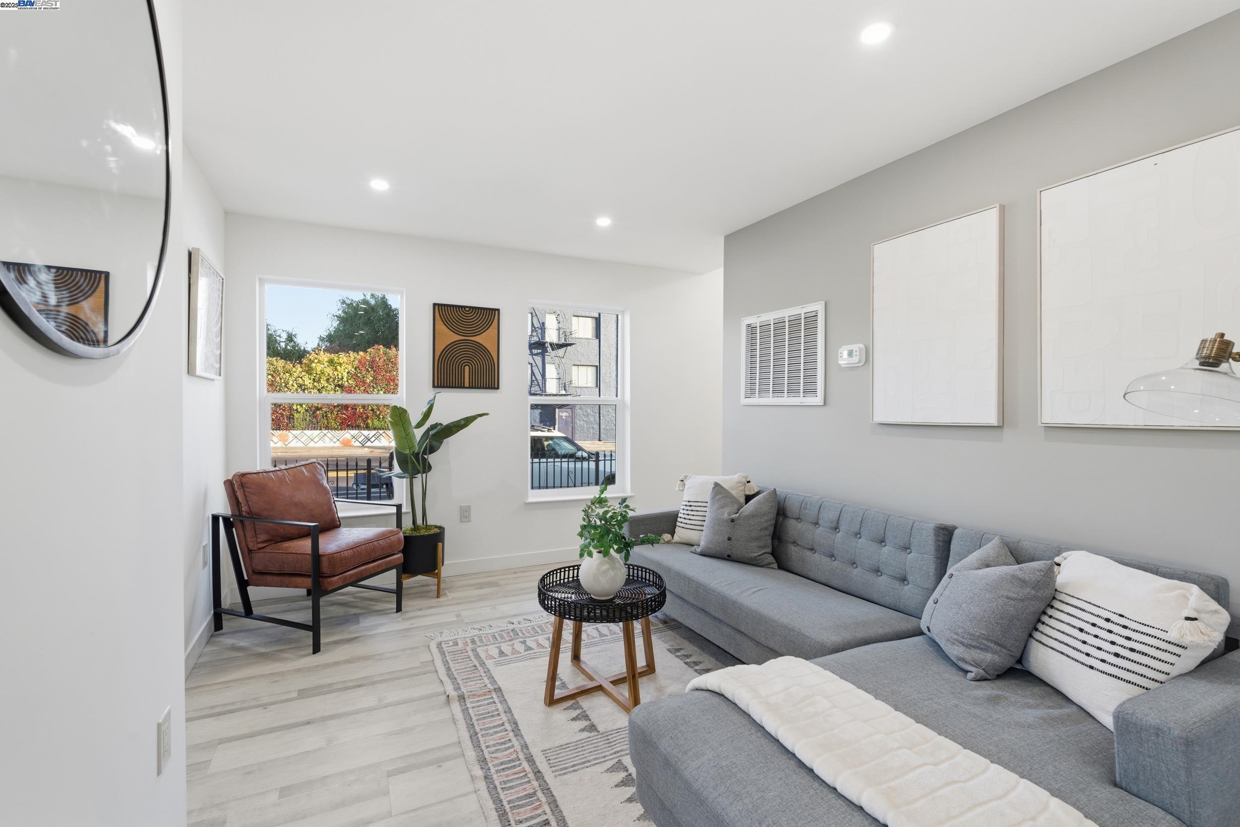 Detail Gallery Image 15 of 46 For 5729 Bancroft Ave, Oakland,  CA 94605 - 4 Beds | 4/1 Baths