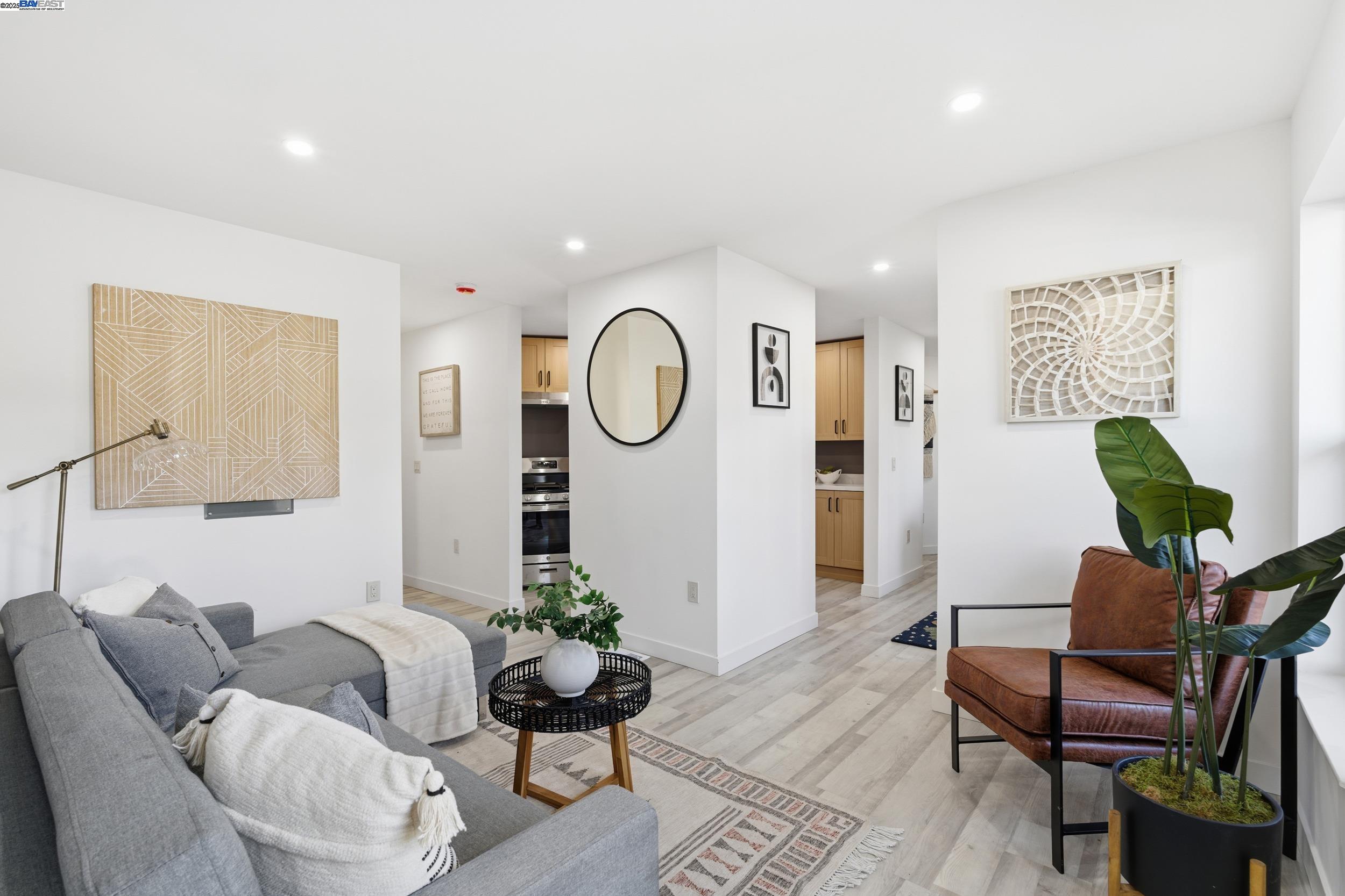 Detail Gallery Image 16 of 46 For 5729 Bancroft Ave, Oakland,  CA 94605 - 4 Beds | 4/1 Baths