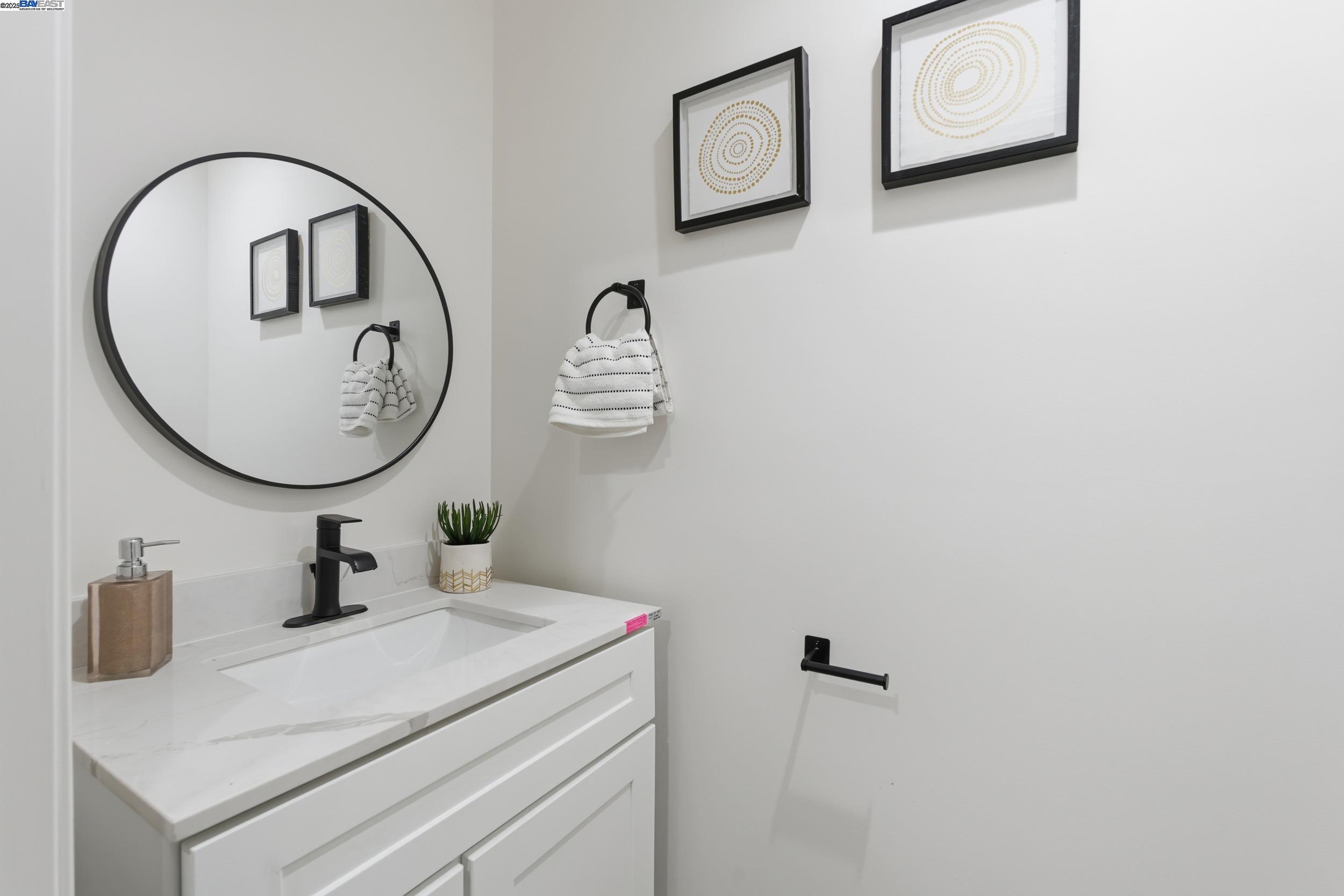 Detail Gallery Image 19 of 46 For 5729 Bancroft Ave, Oakland,  CA 94605 - 4 Beds | 4/1 Baths