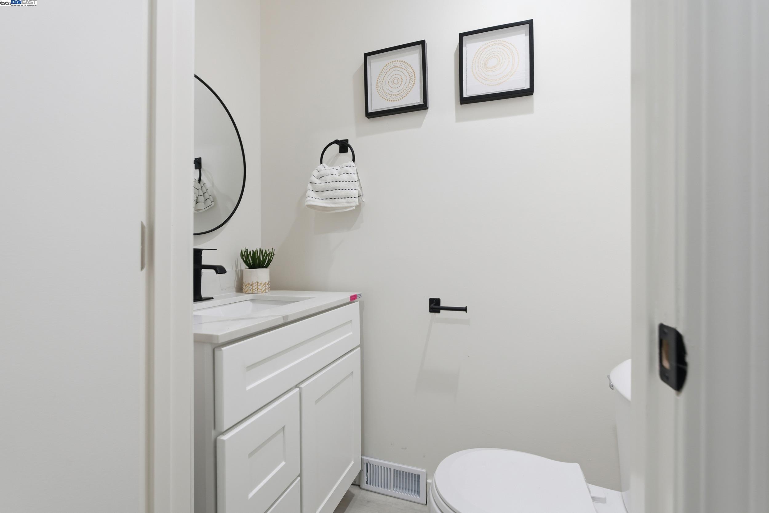 Detail Gallery Image 20 of 46 For 5729 Bancroft Ave, Oakland,  CA 94605 - 4 Beds | 4/1 Baths