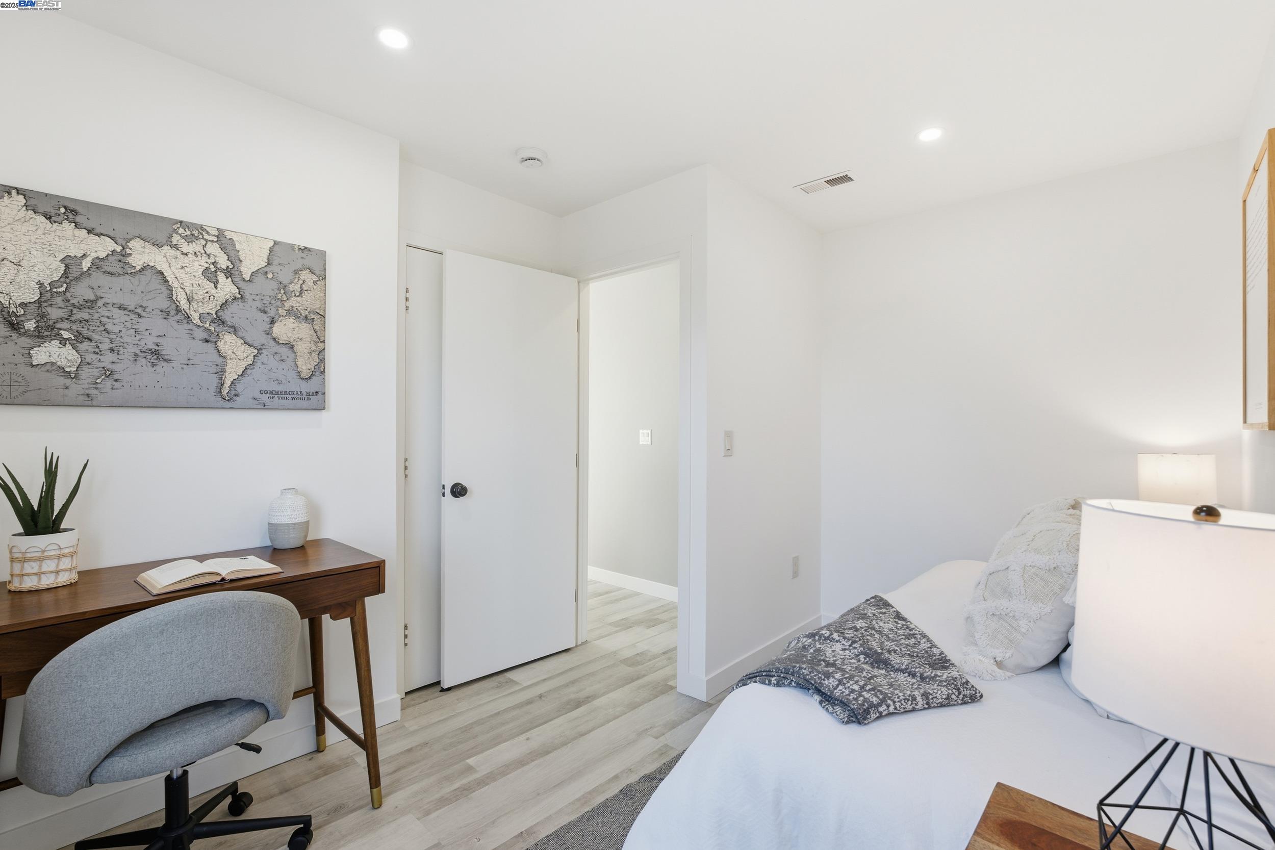 Detail Gallery Image 22 of 46 For 5729 Bancroft Ave, Oakland,  CA 94605 - 4 Beds | 4/1 Baths