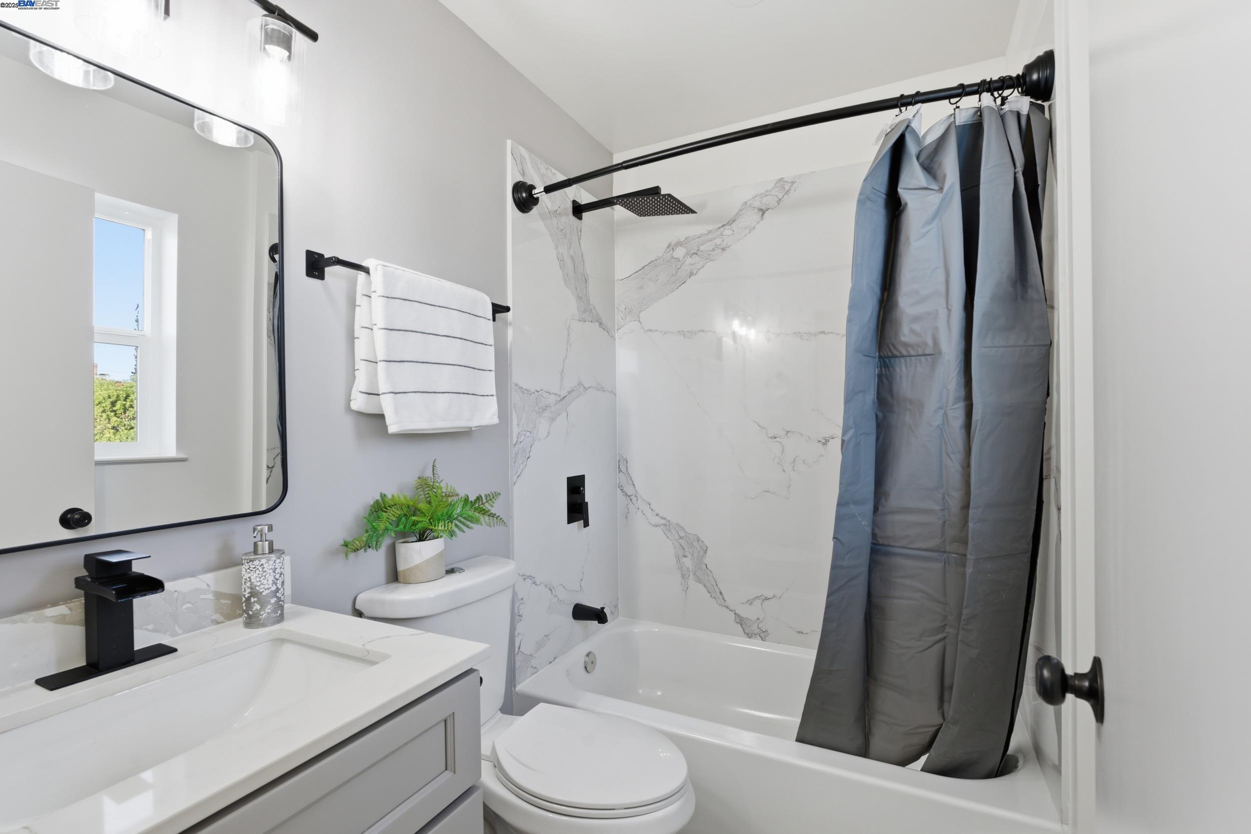 Detail Gallery Image 25 of 46 For 5729 Bancroft Ave, Oakland,  CA 94605 - 4 Beds | 4/1 Baths