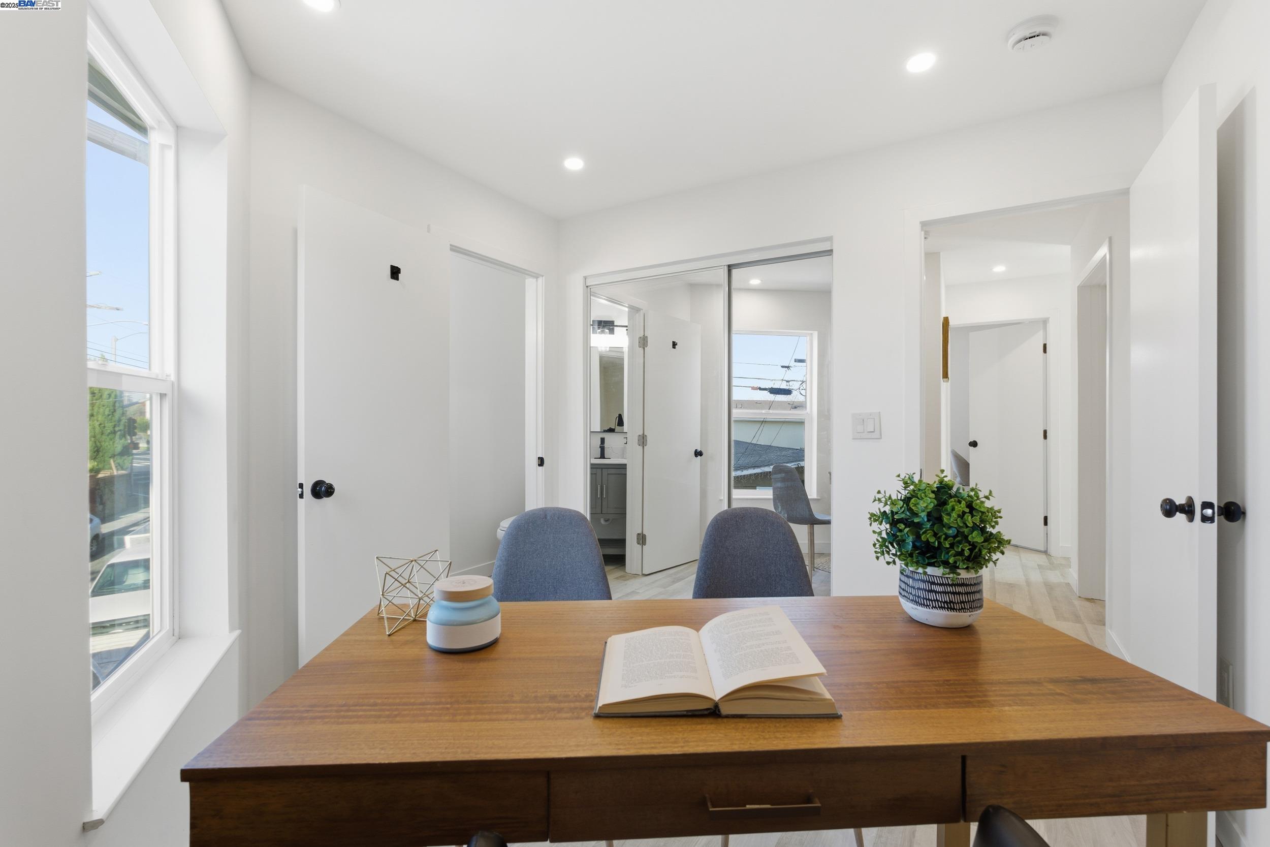 Detail Gallery Image 33 of 46 For 5729 Bancroft Ave, Oakland,  CA 94605 - 4 Beds | 4/1 Baths