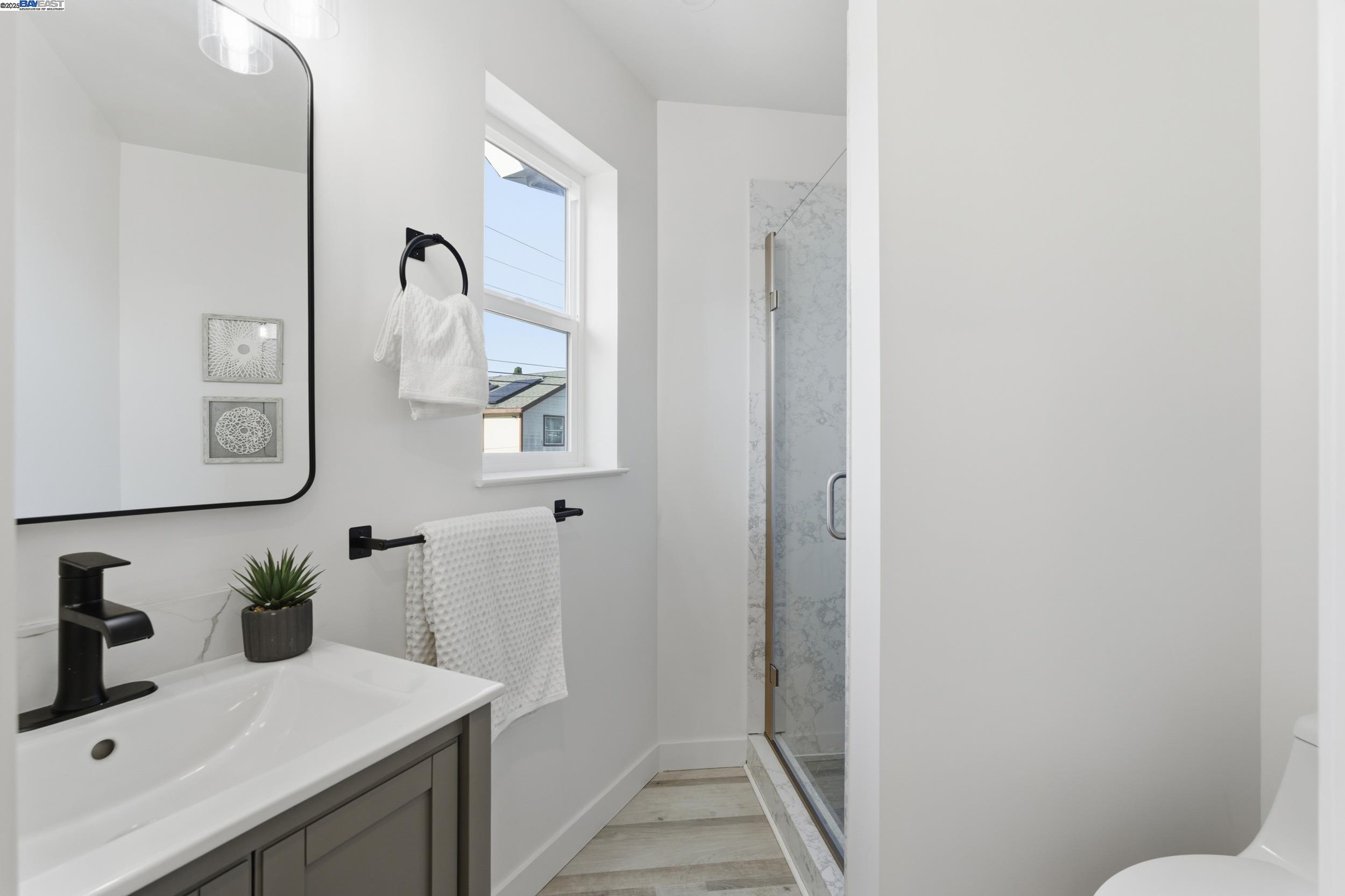 Detail Gallery Image 34 of 46 For 5729 Bancroft Ave, Oakland,  CA 94605 - 4 Beds | 4/1 Baths