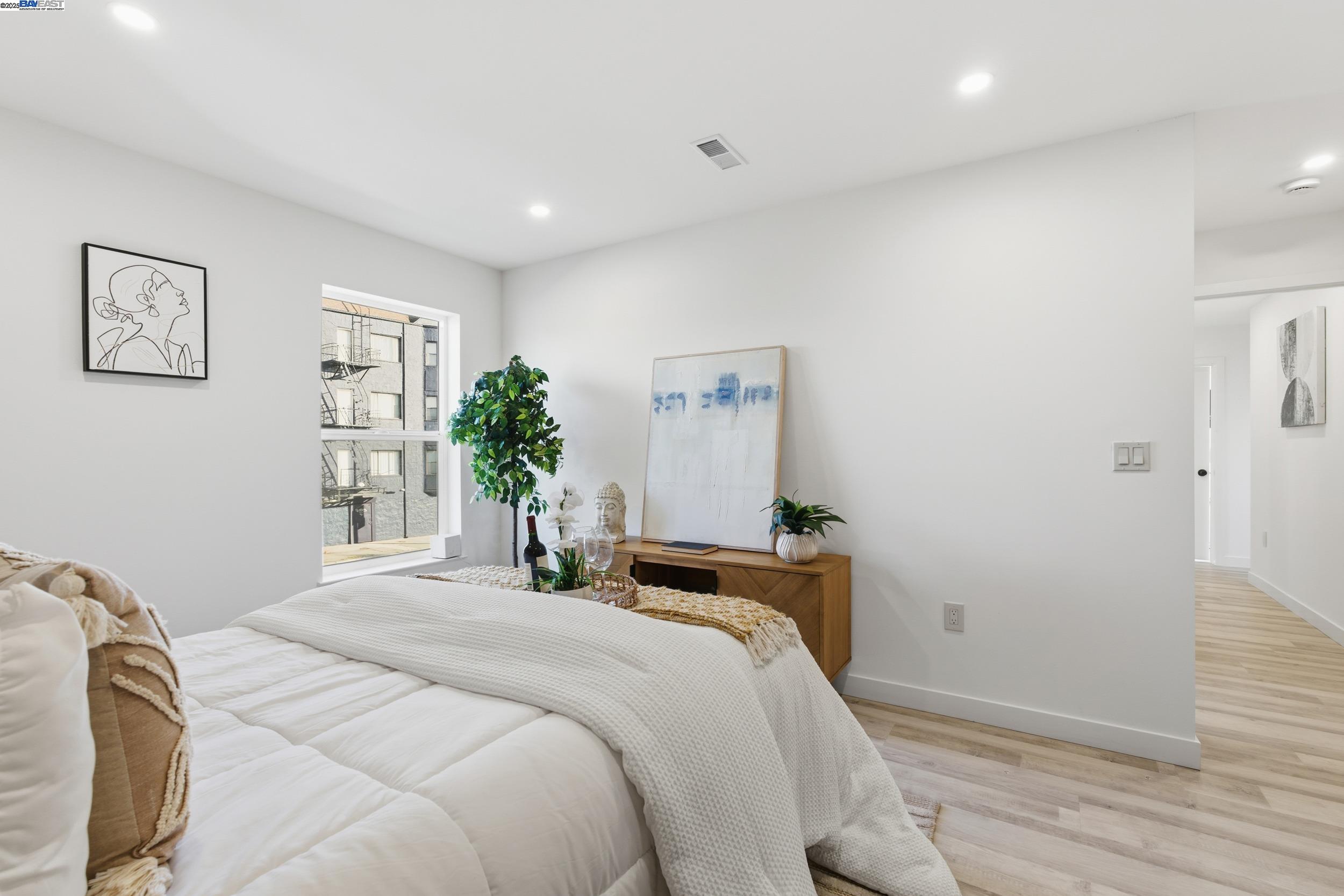 Detail Gallery Image 37 of 46 For 5729 Bancroft Ave, Oakland,  CA 94605 - 4 Beds | 4/1 Baths